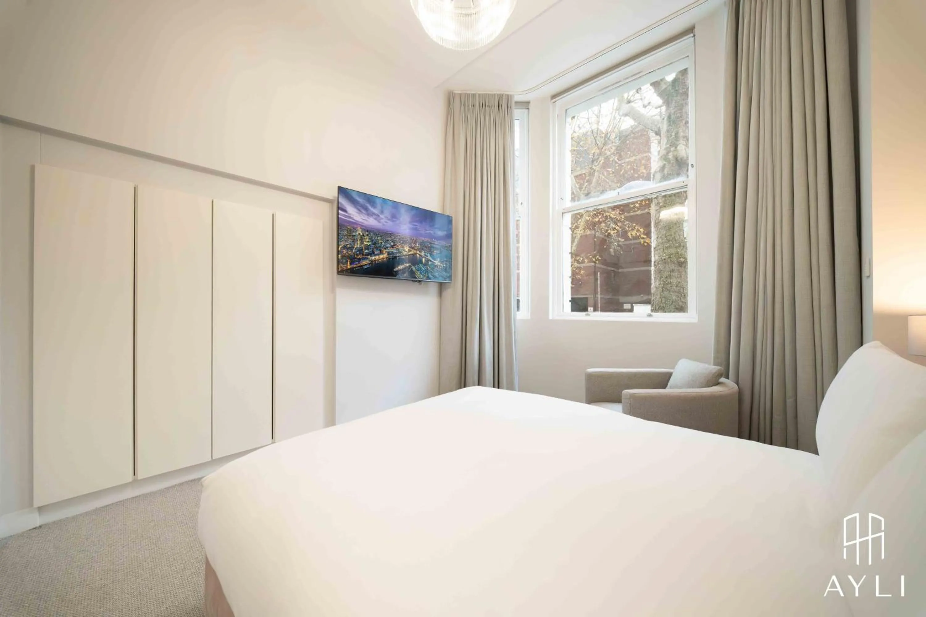 Communal lounge/ TV room, Bed in AYLI - As You Like It