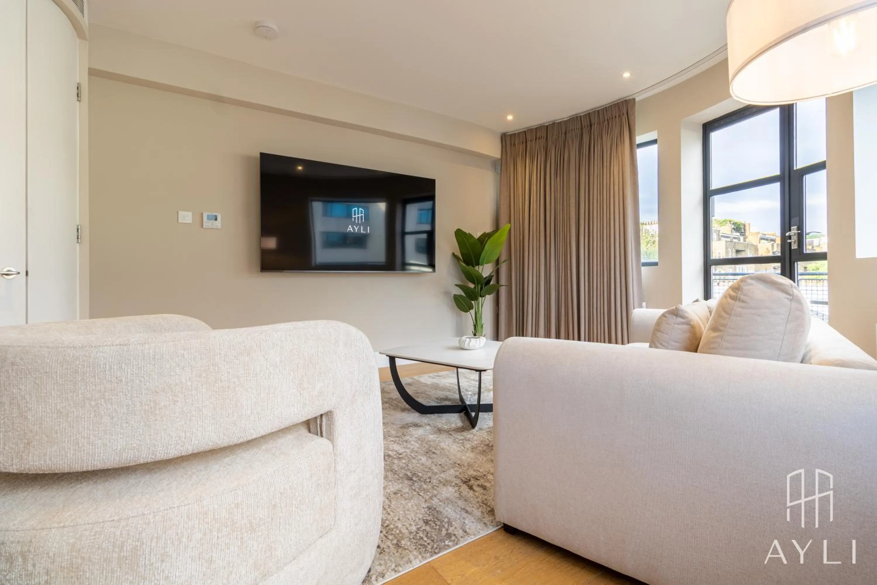 Communal lounge/ TV room in AYLI - As You Like It