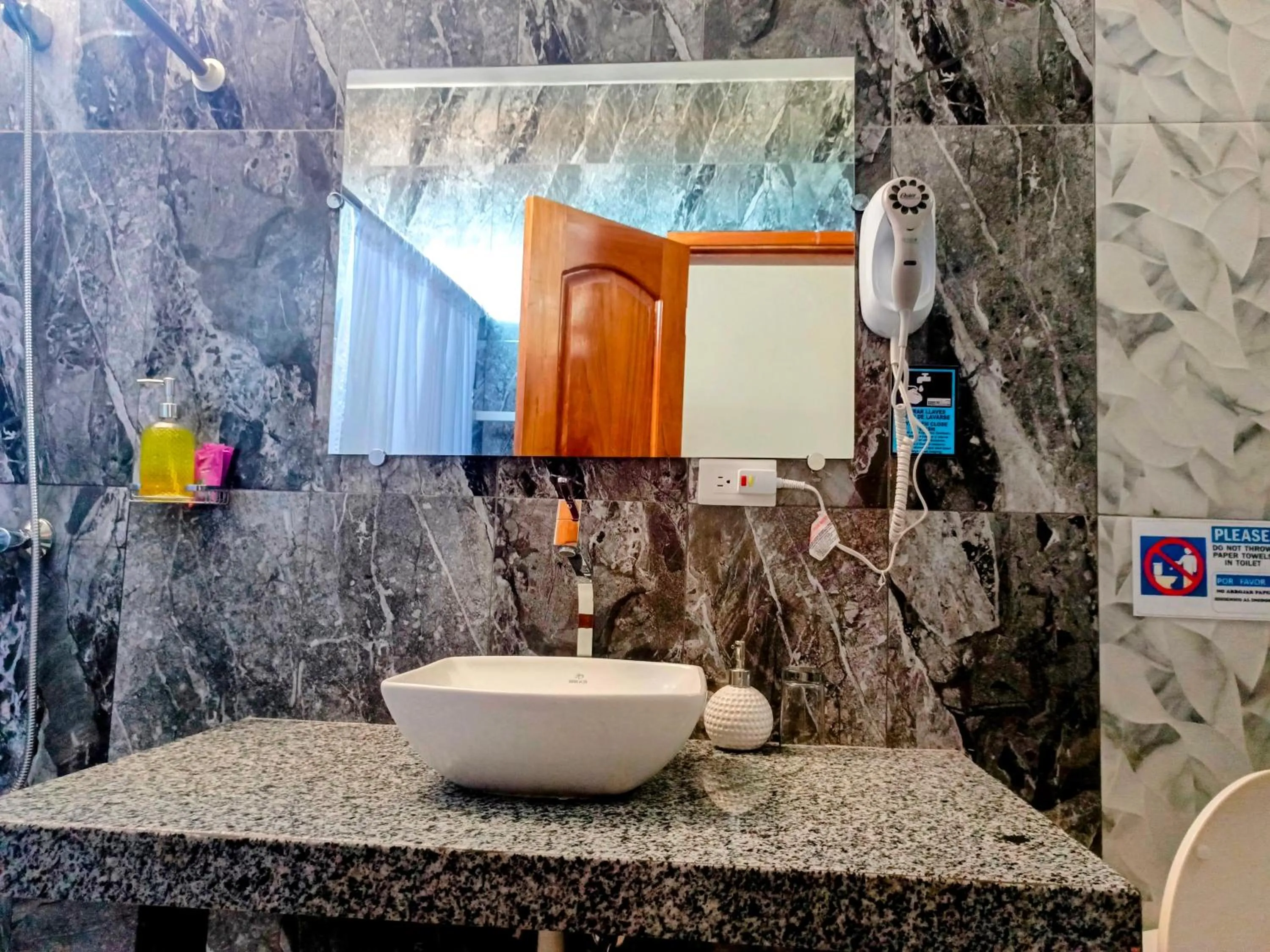 Bathroom in Patty House Galapagos