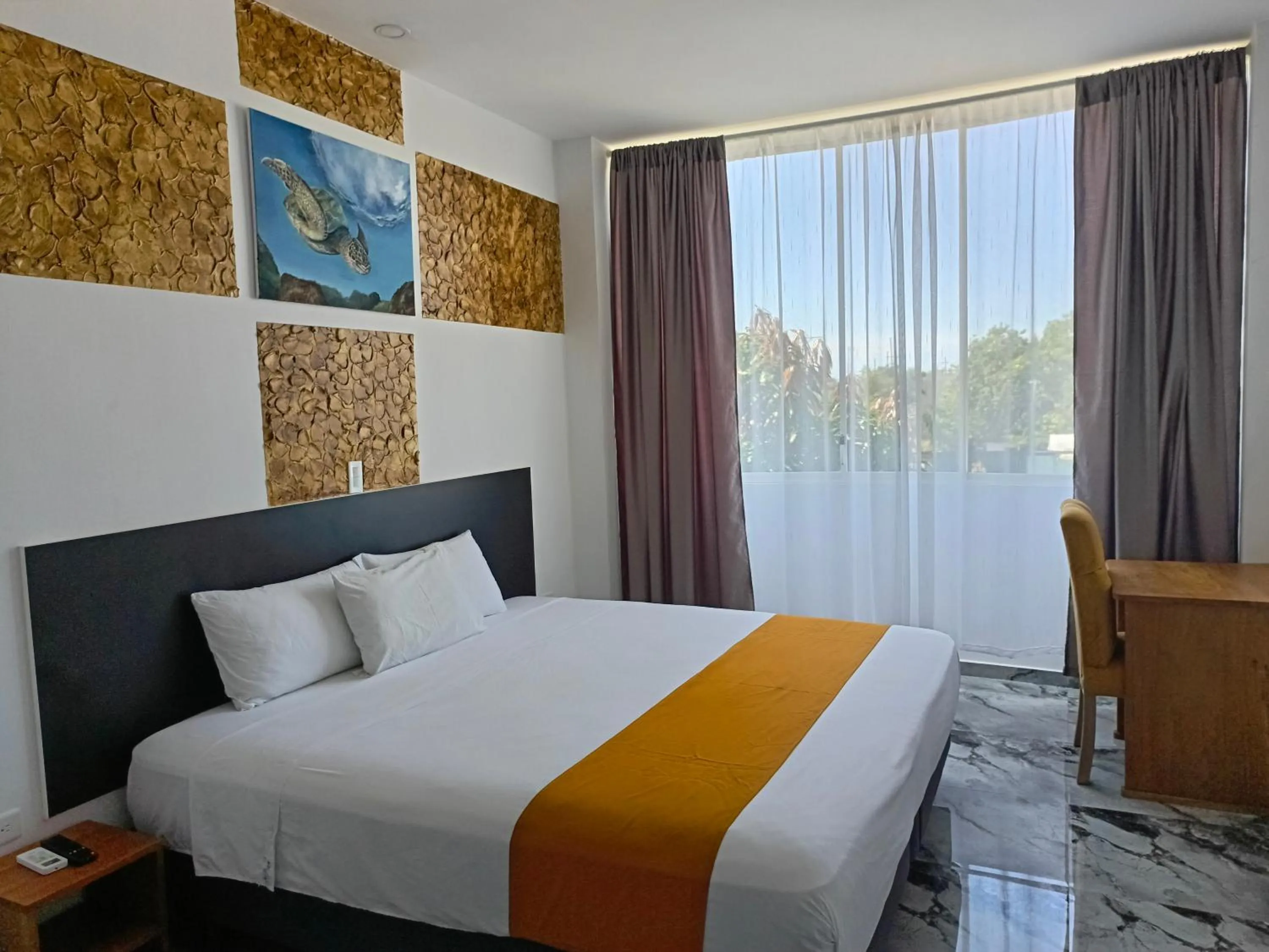 Photo of the whole room, Bed in Patty House Galapagos