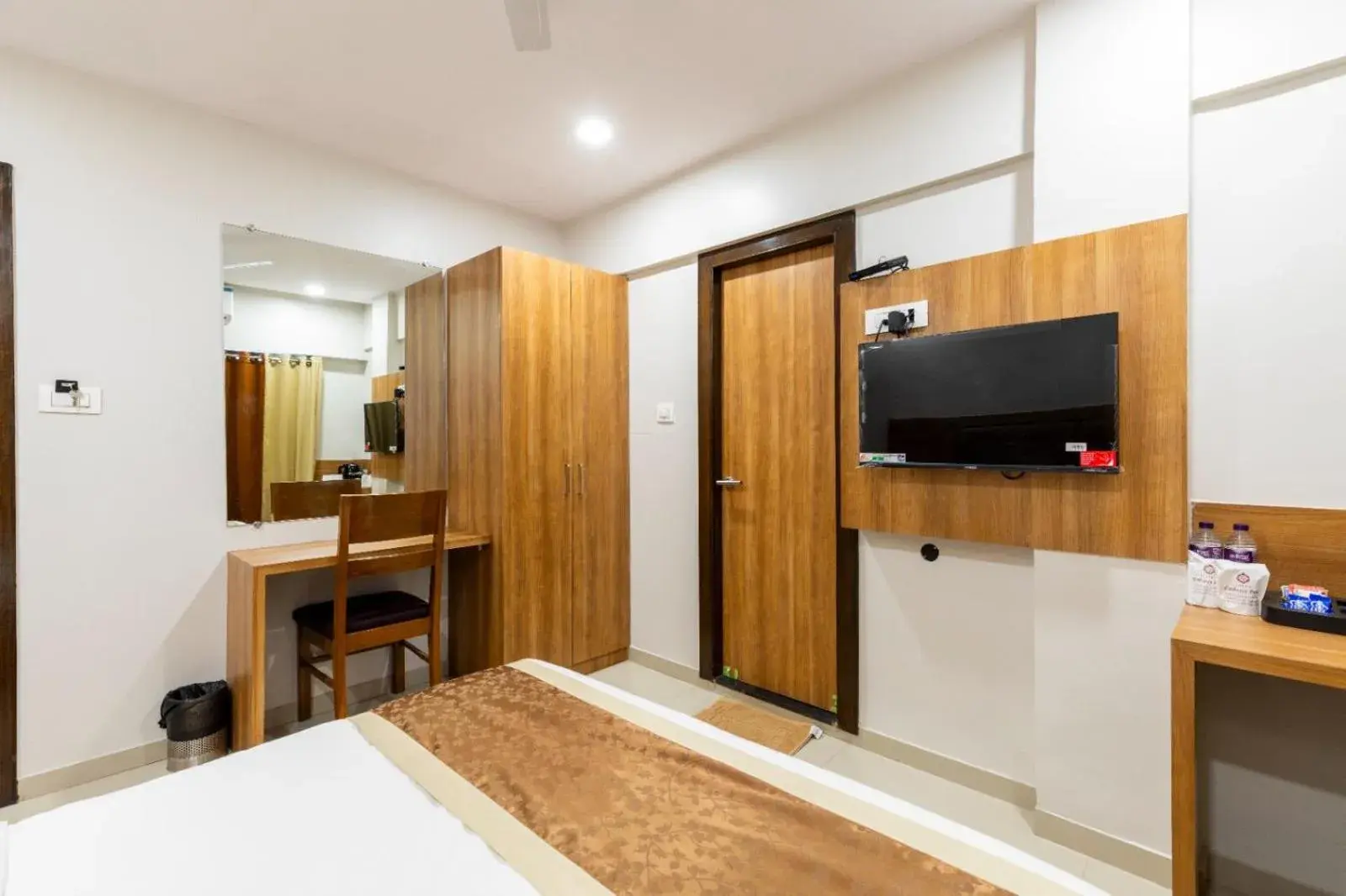 Budget Double Room - single occupancy in Galaxy Stays BKC Budget Double Room - single occupancy in Galaxy Stays BKC