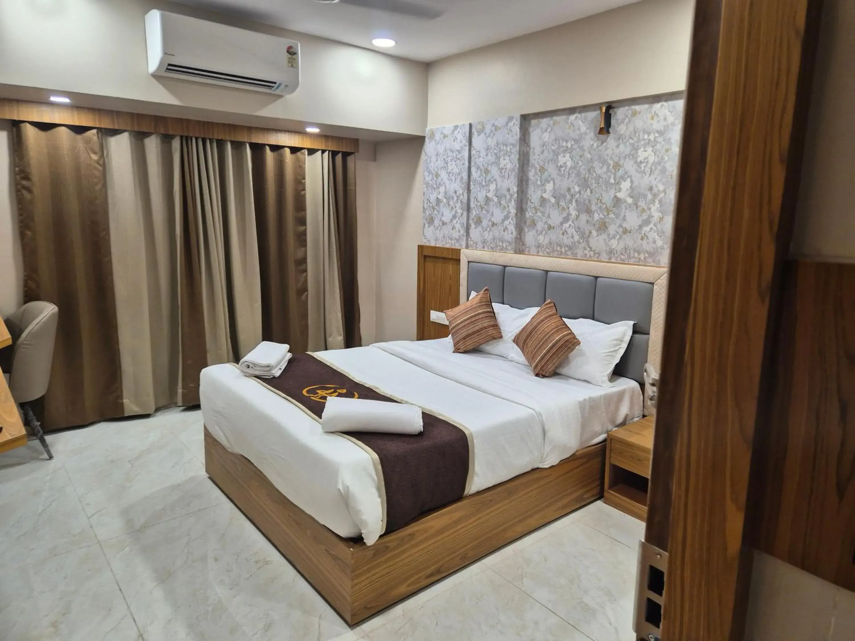 Superior Double Room in Galaxy Stays BKC Superior Double Room in Galaxy Stays BKC