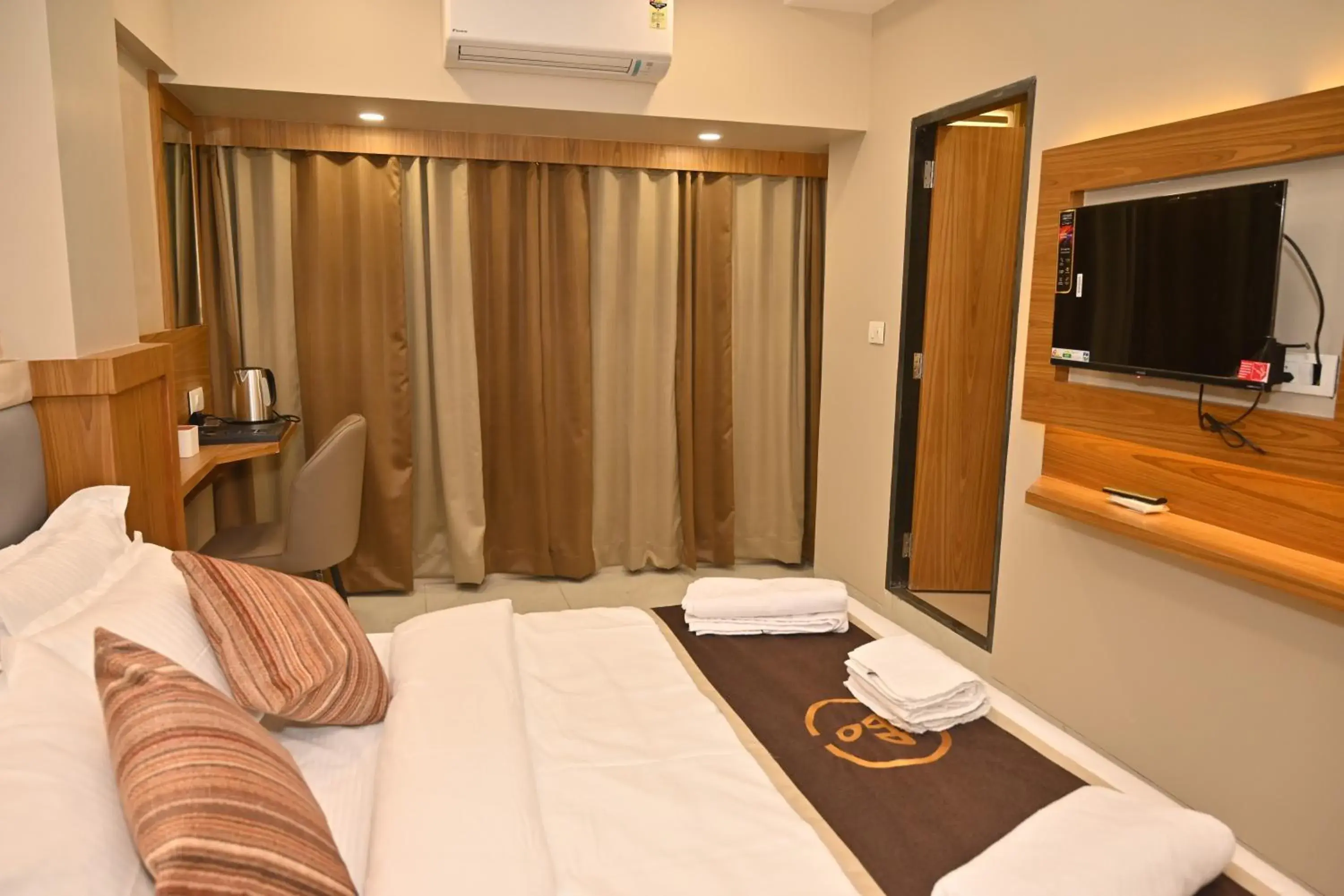 Deluxe Double Room - single occupancy in Galaxy Stays BKC Deluxe Double Room - single occupancy in Galaxy Stays BKC