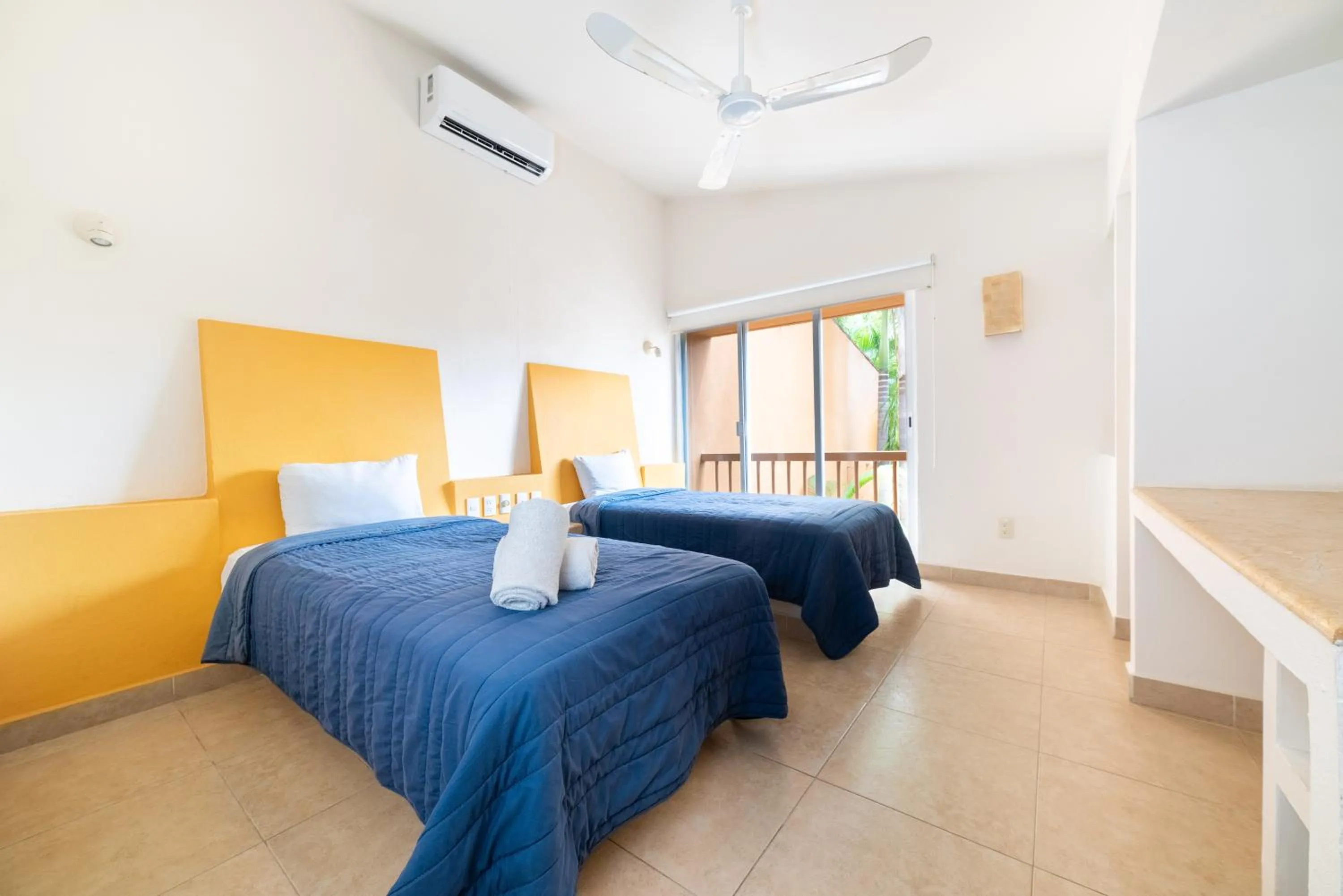 Photo of the whole room, Bed in Hotel Ixzi Plus