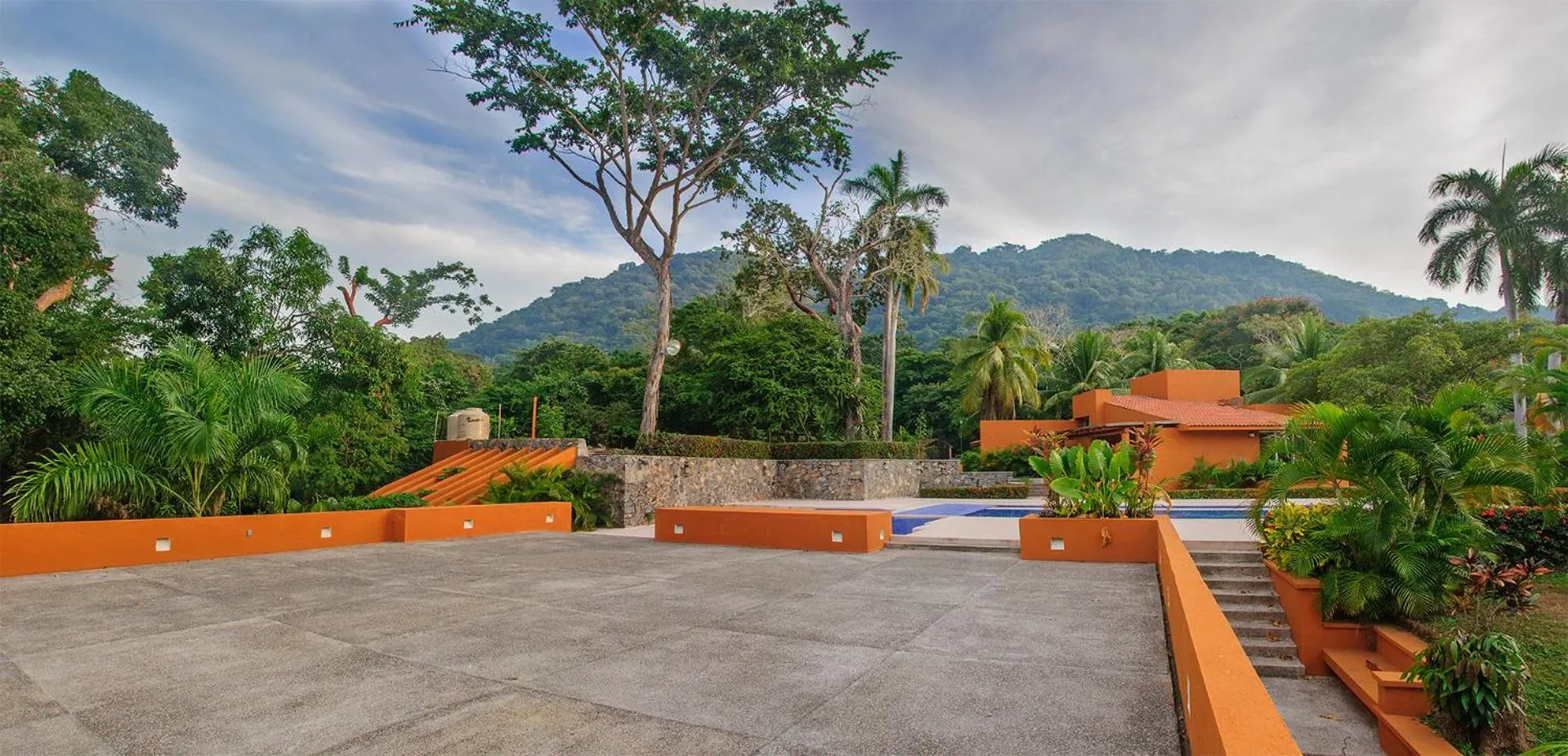 Patio in Hotel Ixzi Plus