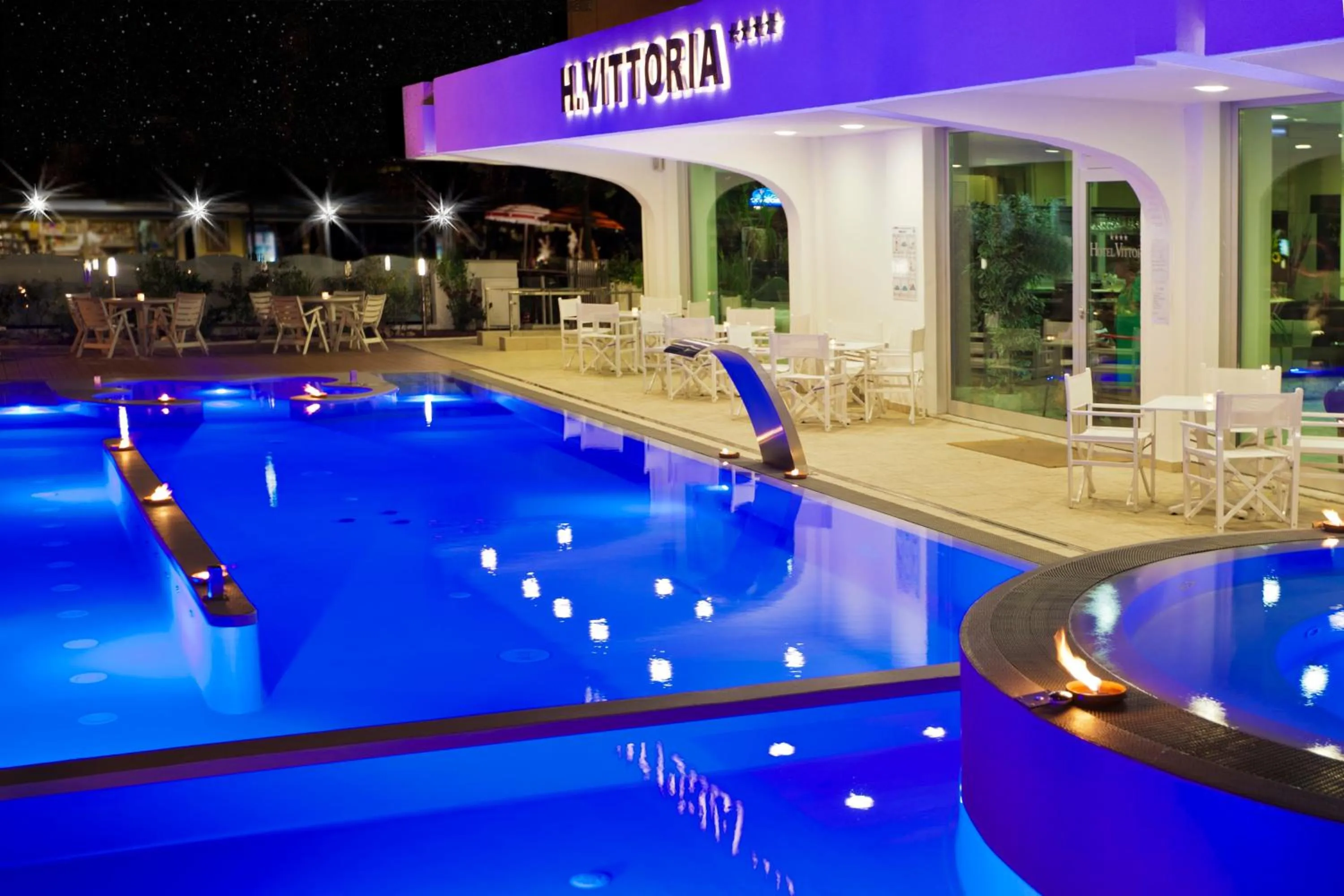 Swimming pool in Hotel Vittoria