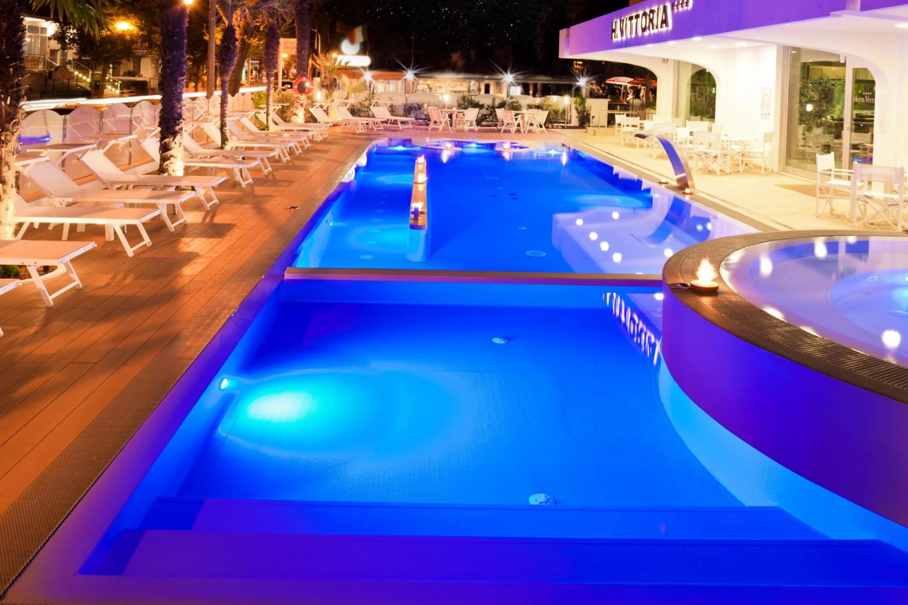 Swimming pool in Hotel Vittoria