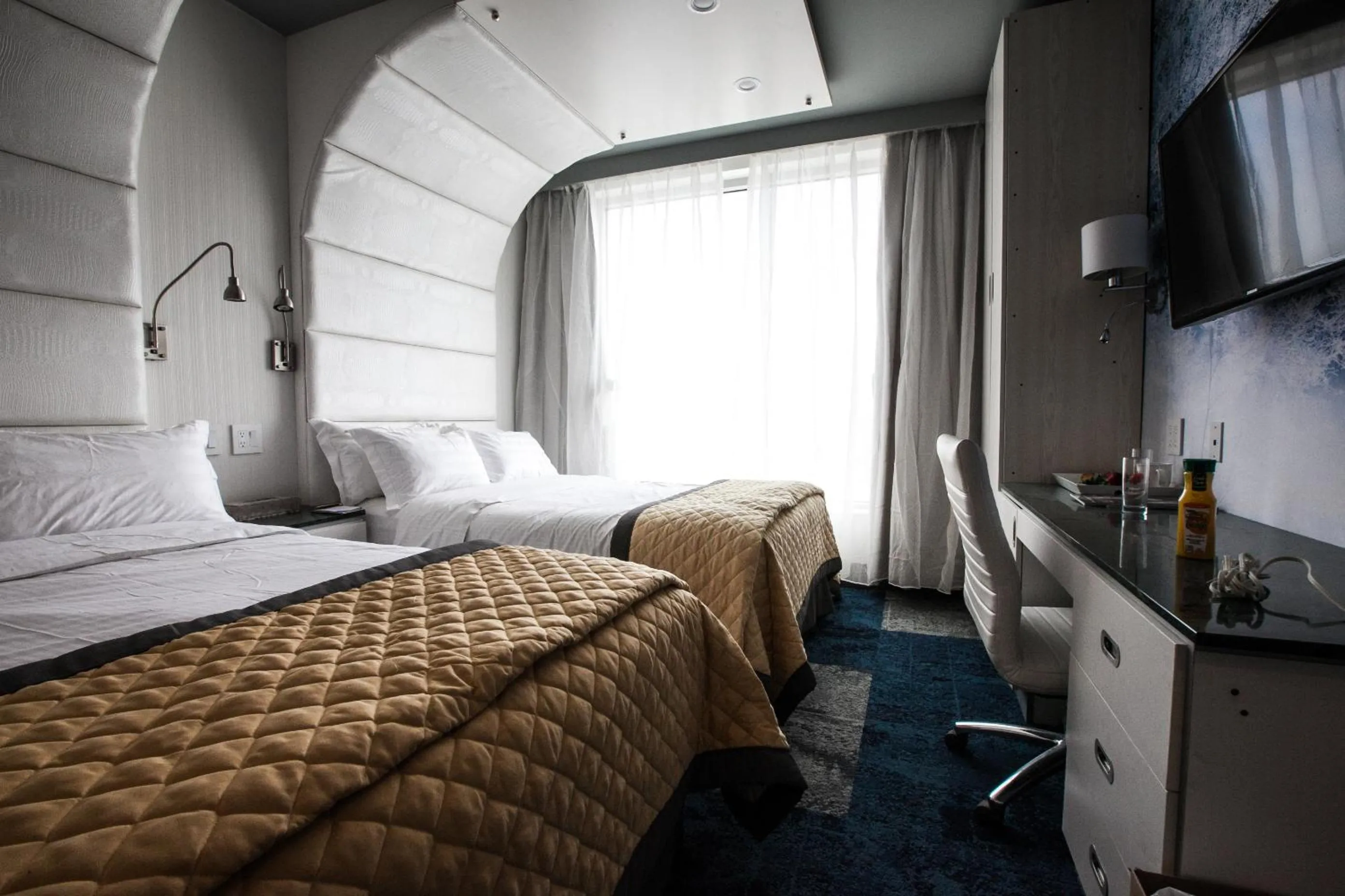 Bedroom, Bed in Wyndham Garden Brooklyn Sunset Park