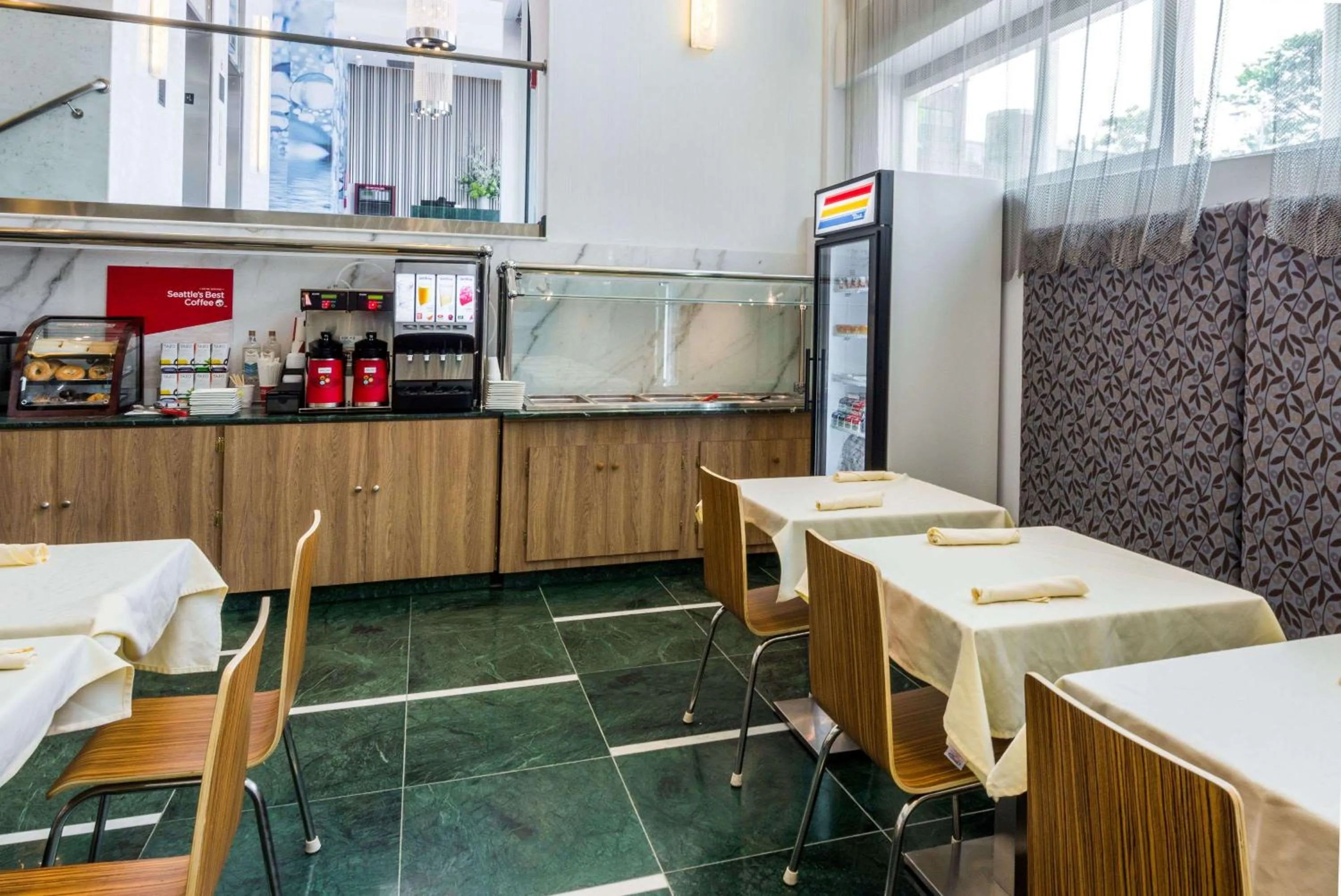 Restaurant/places to eat in Wyndham Garden Brooklyn Sunset Park