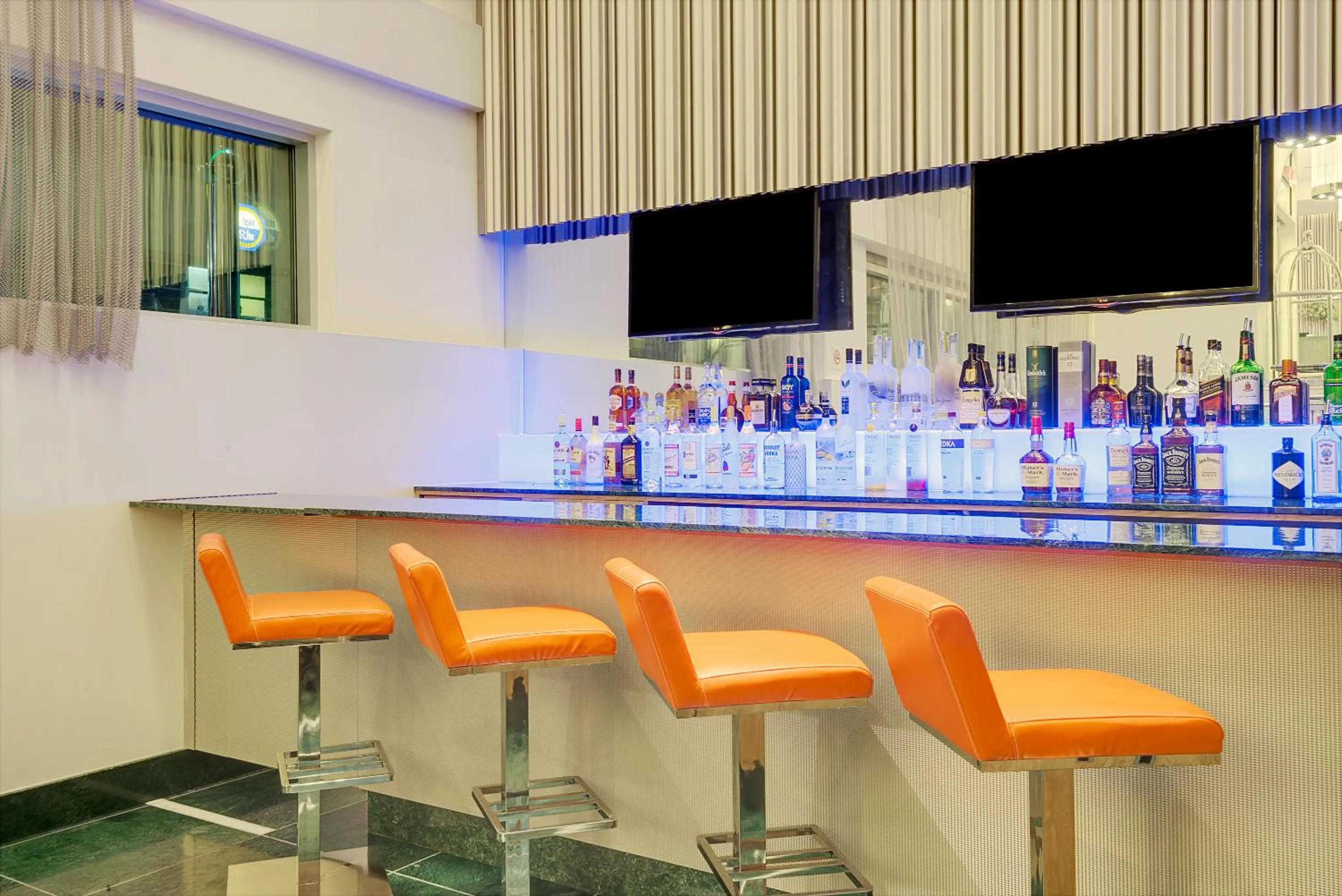 Lounge or bar in Wyndham Garden Brooklyn Sunset Park