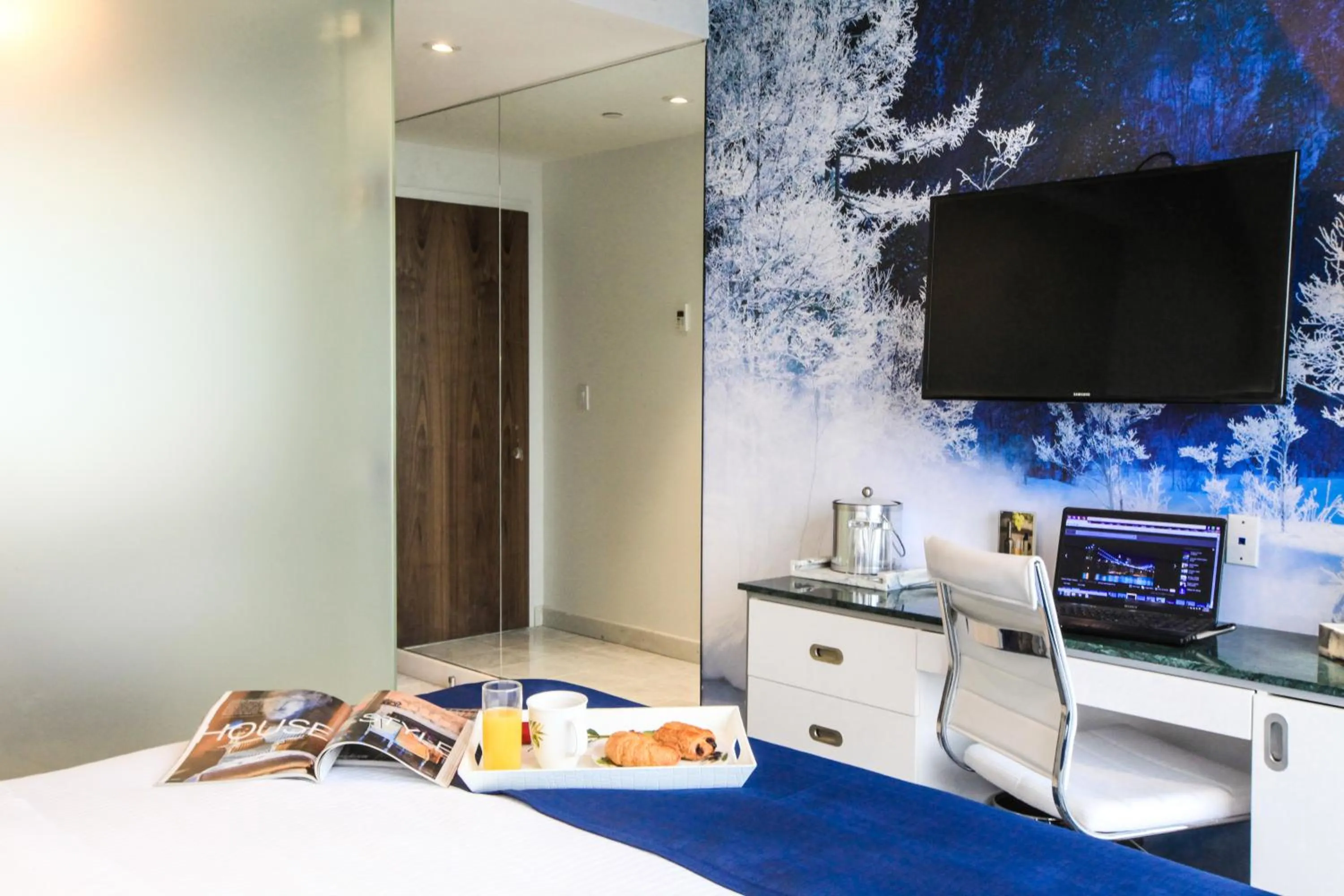 Bedroom, Bed in Wyndham Garden Brooklyn Sunset Park