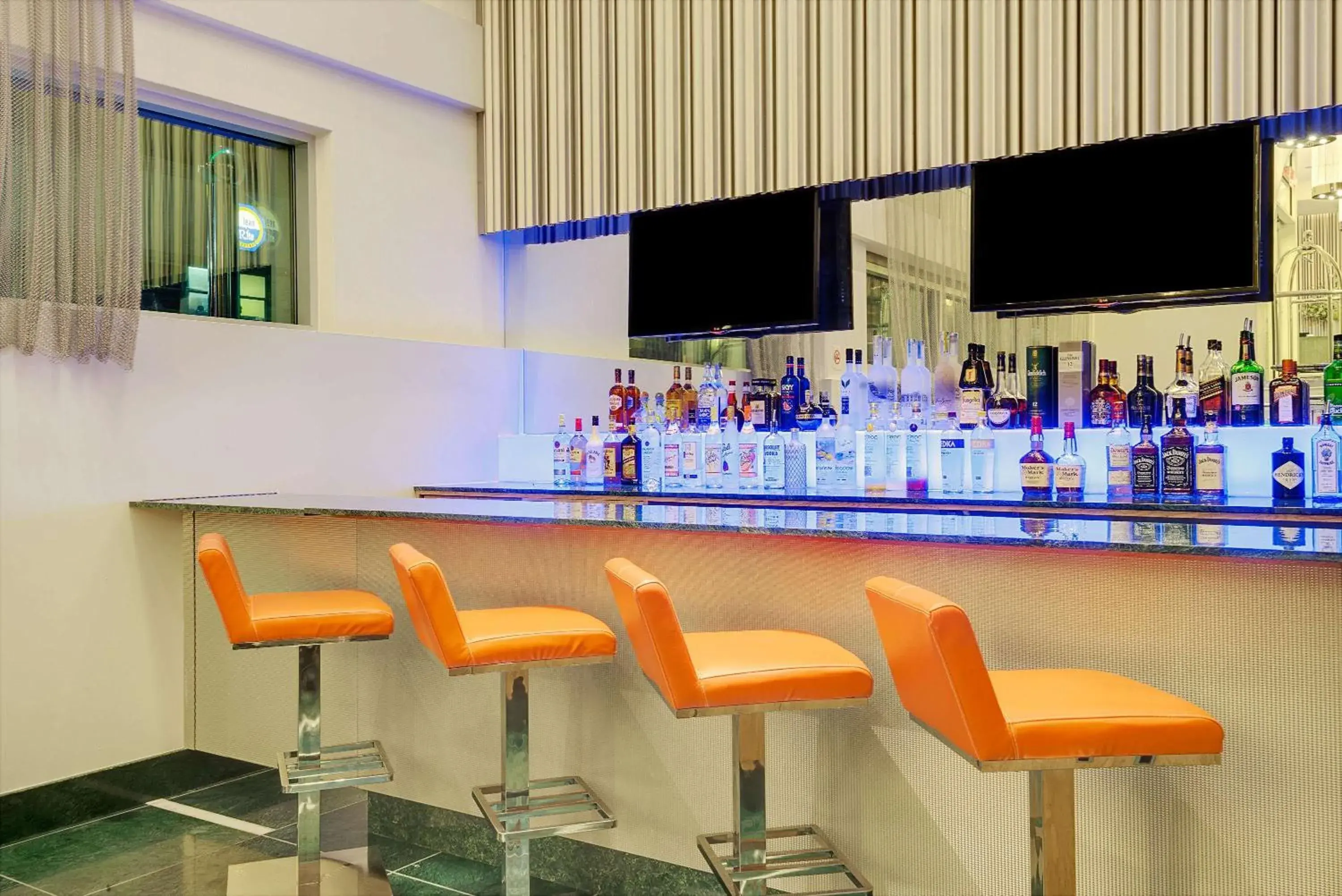 Lounge or bar in Wyndham Garden Brooklyn Sunset Park Lounge or bar in Wyndham Garden Brooklyn Sunset Park