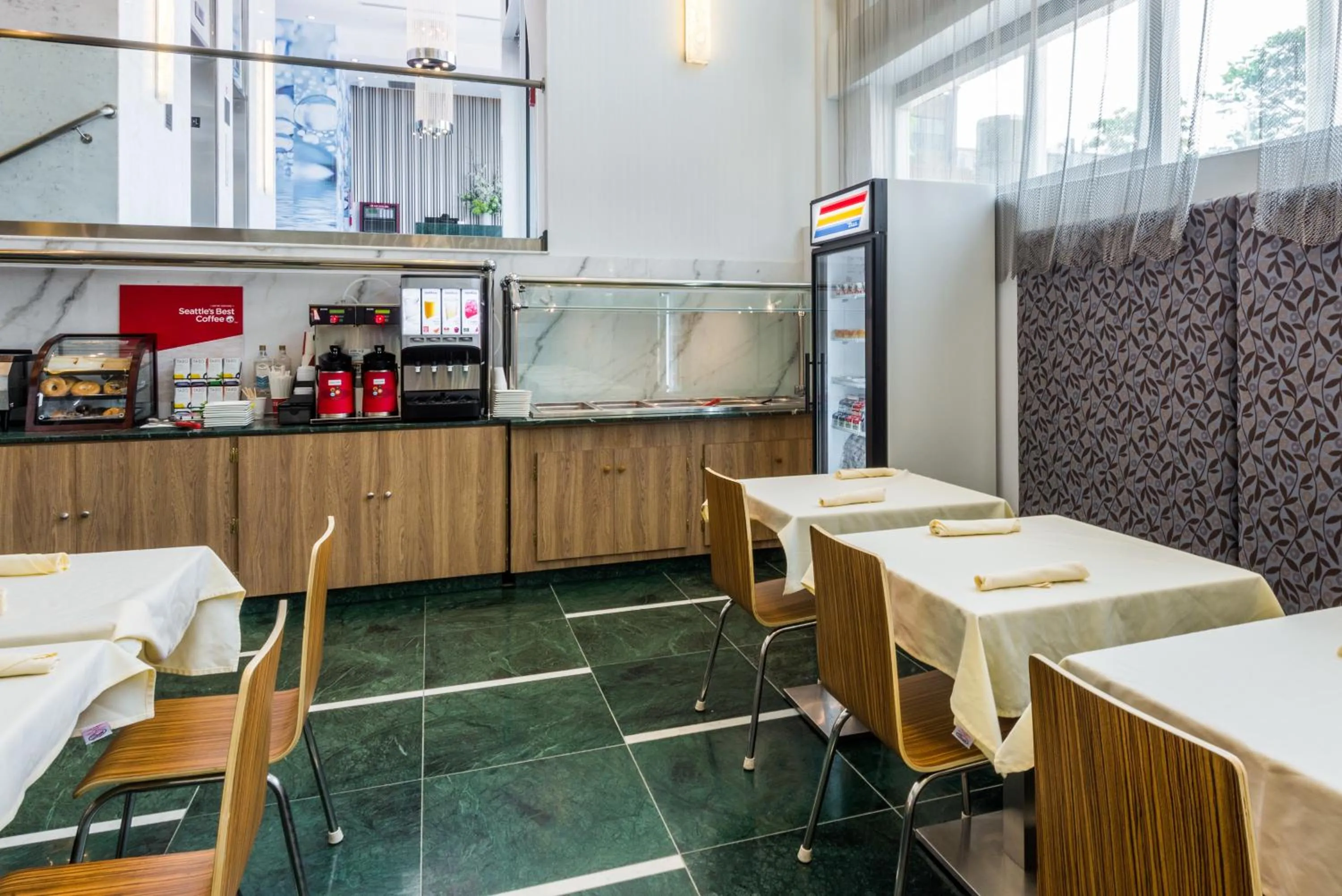 Restaurant/places to eat in Wyndham Garden Brooklyn Sunset Park