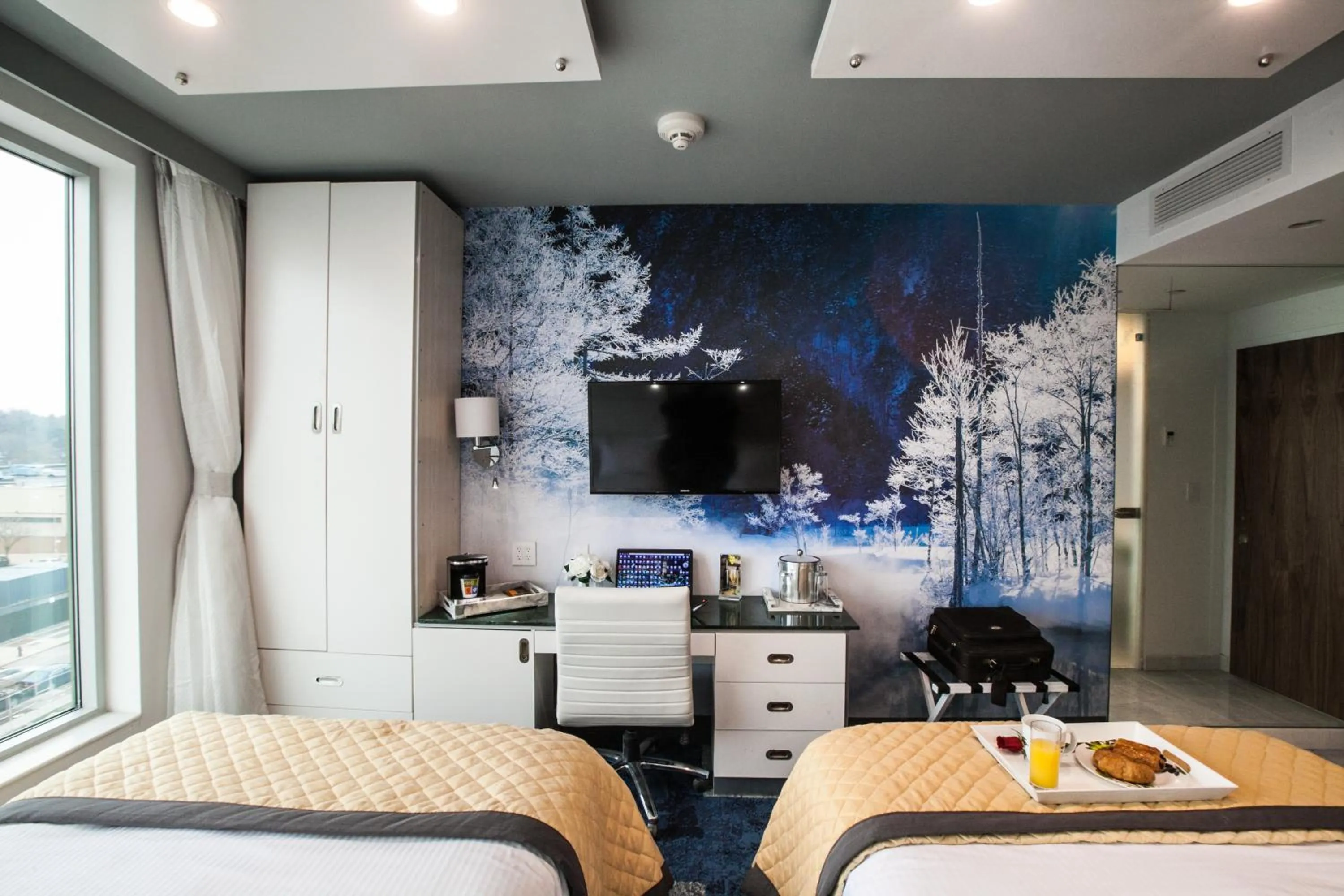 Bedroom, Bed in Wyndham Garden Brooklyn Sunset Park