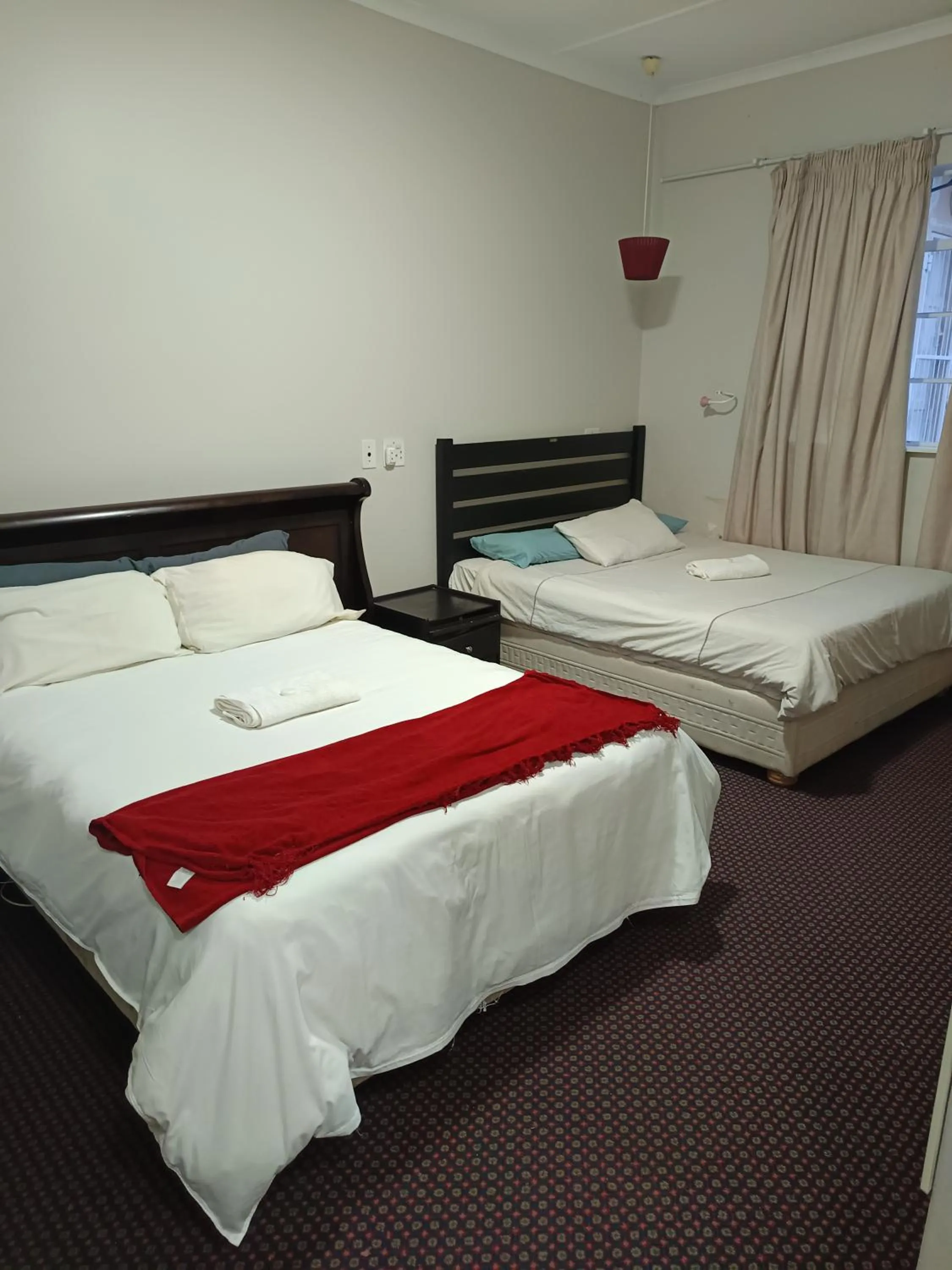 2 Oaks Guest House
