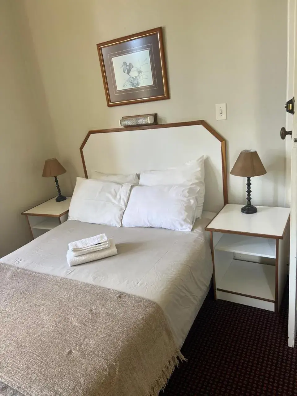 Double Room in 2 Oaks Guest House Double Room in 2 Oaks Guest House