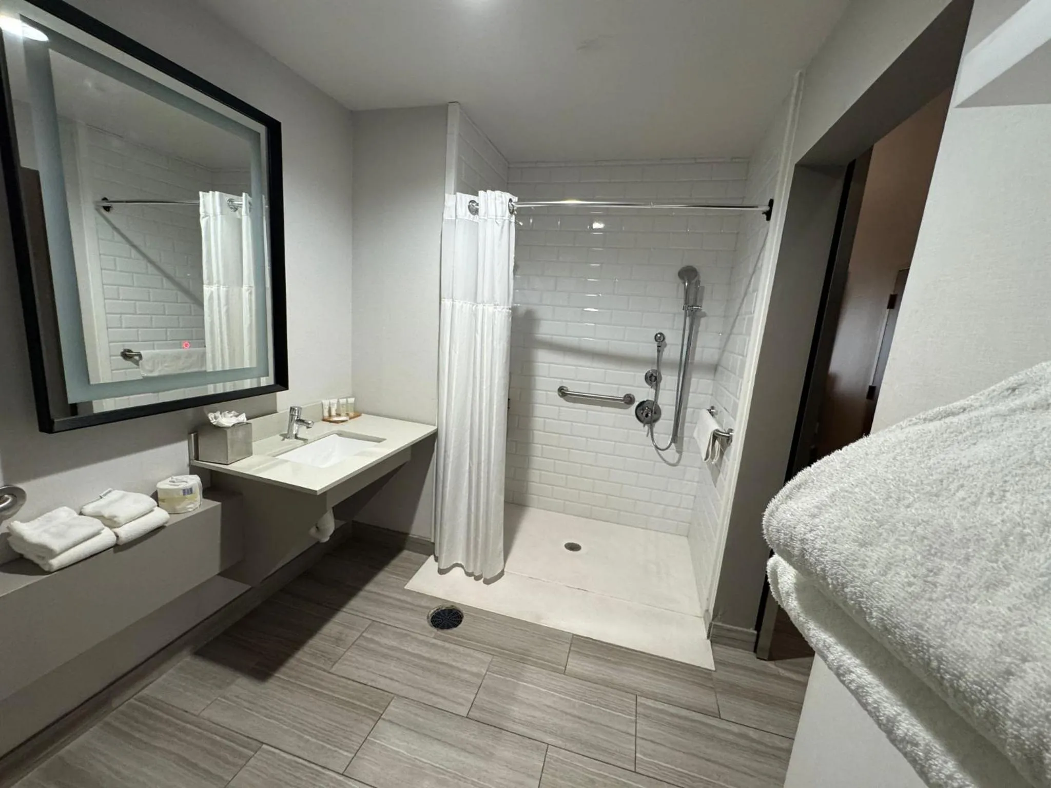 Queen Room - Disability Access in Surface Hotel OKC