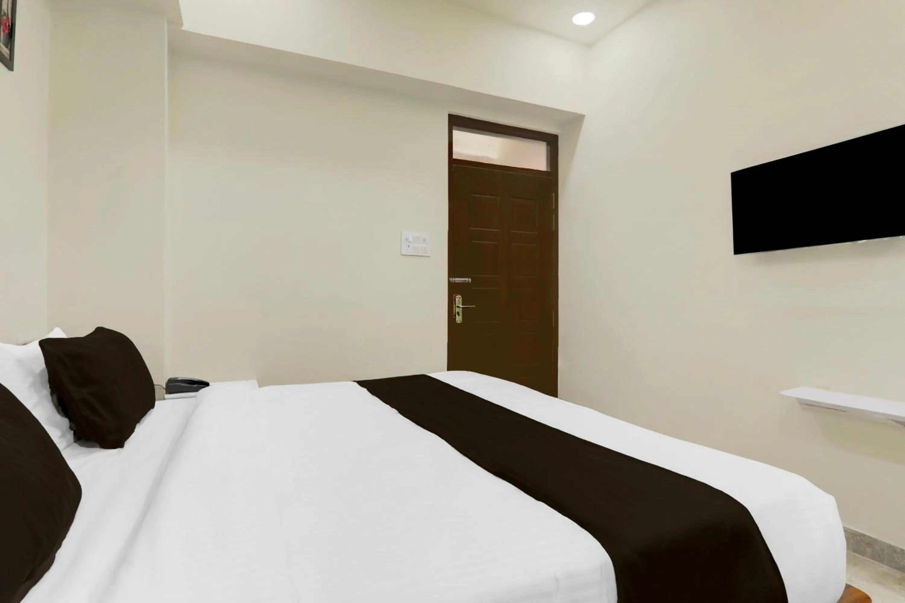 Bedroom, Bed in Super Collection O Kakadeo Kanpur Formerly Hotel Avon