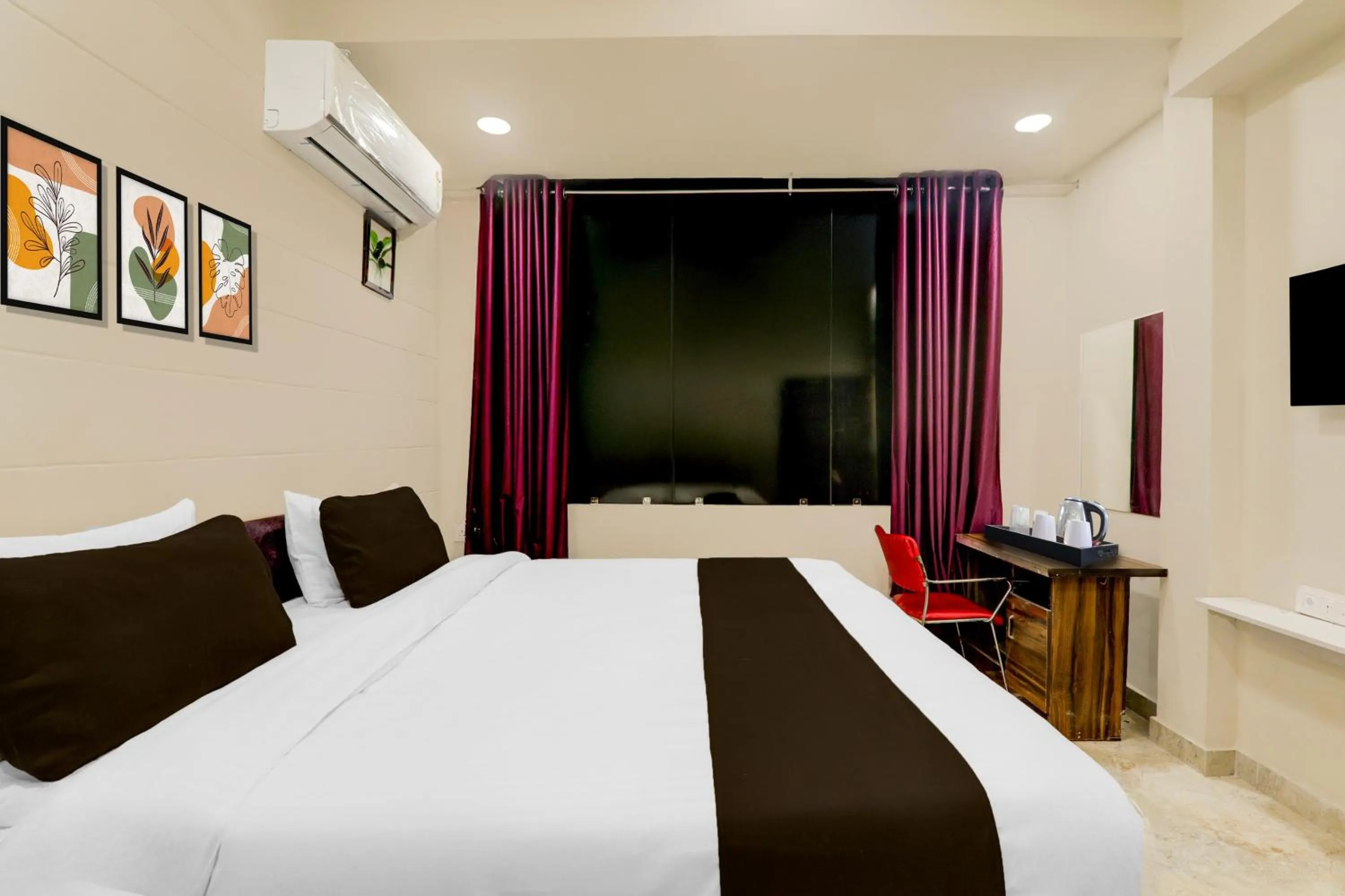 Bedroom, Bed in Super Collection O Kakadeo Kanpur Formerly Hotel Avon