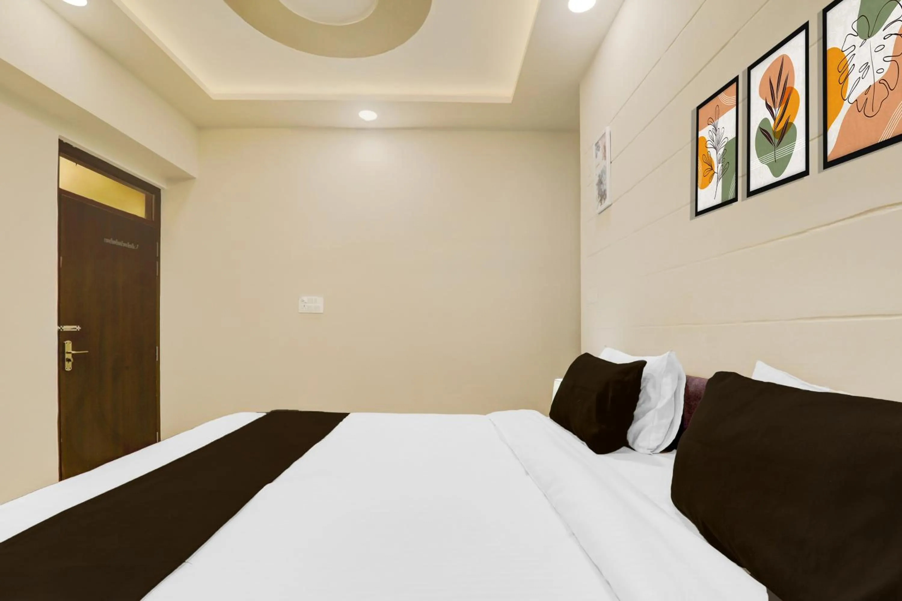 Bedroom, Bed in Super Collection O Kakadeo Kanpur Formerly Hotel Avon