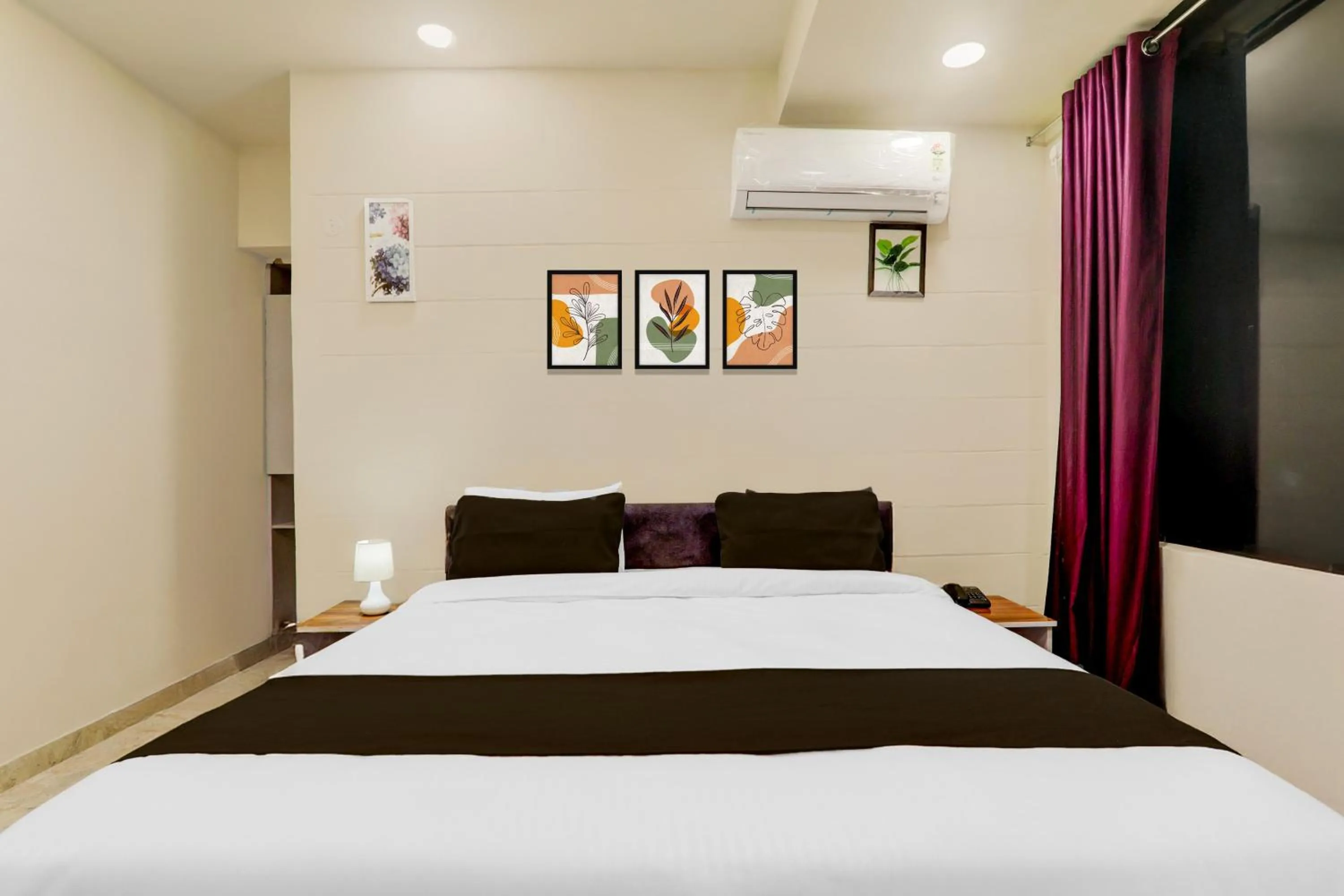Bedroom, Bed in Super Collection O Kakadeo Kanpur Formerly Hotel Avon