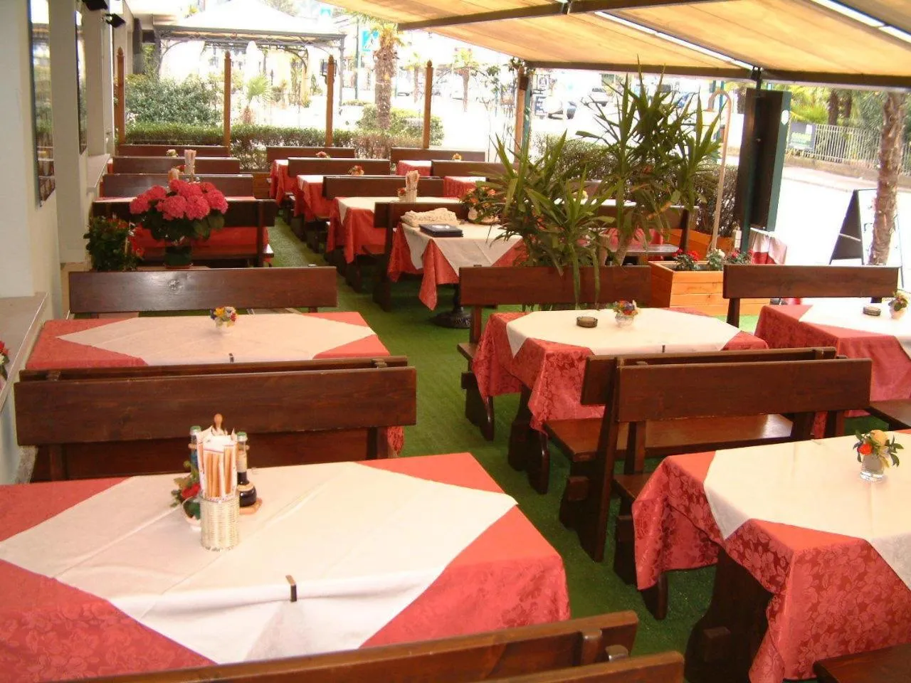 Restaurant/places to eat in Hotel Rialto