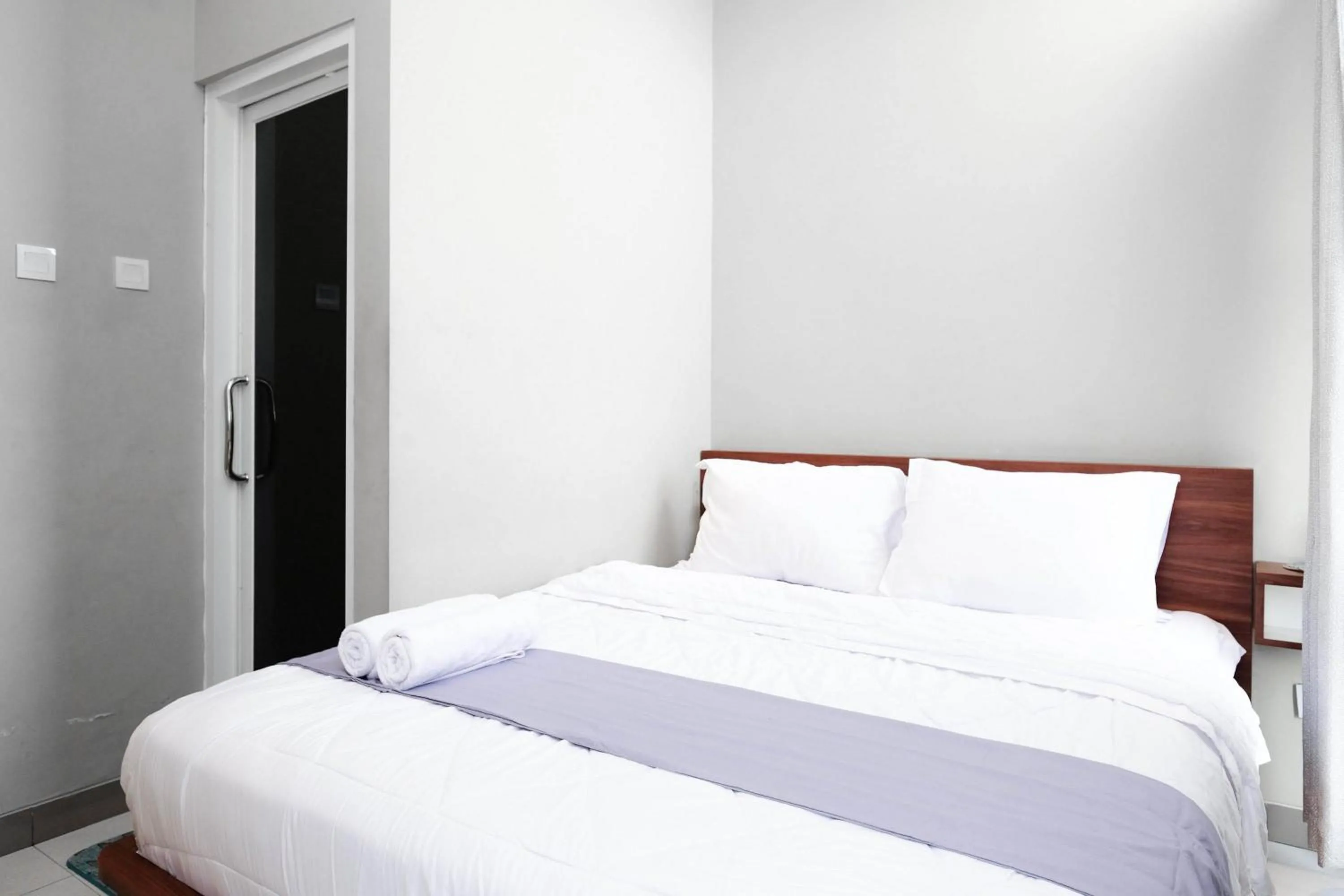 Deluxe Double Room in Grha Minggiran Homestay Yogyakarta Mitra RedDoorz