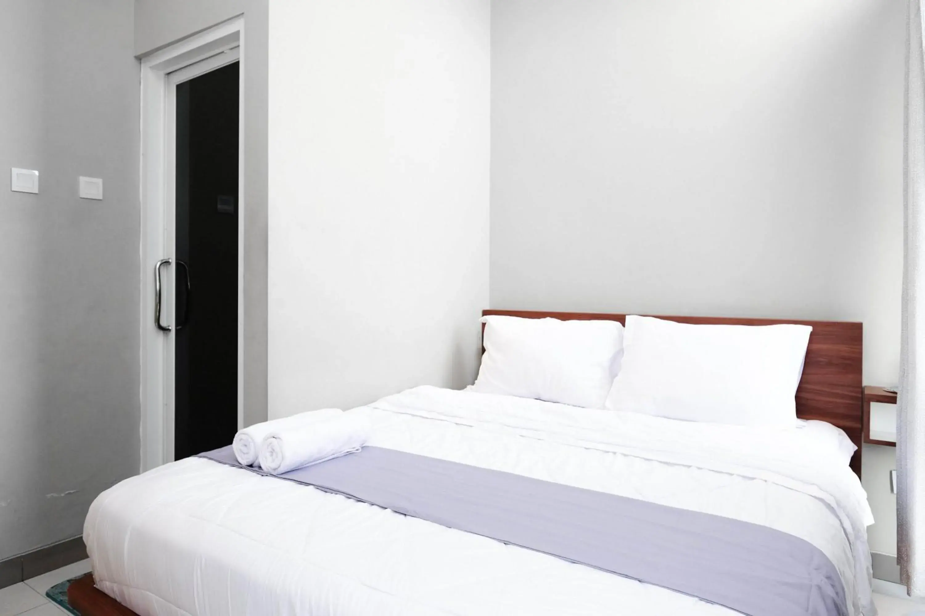 Deluxe Double Room in Grha Minggiran Homestay Yogyakarta Mitra RedDoorz Deluxe Double Room in Grha Minggiran Homestay Yogyakarta Mitra RedDoorz