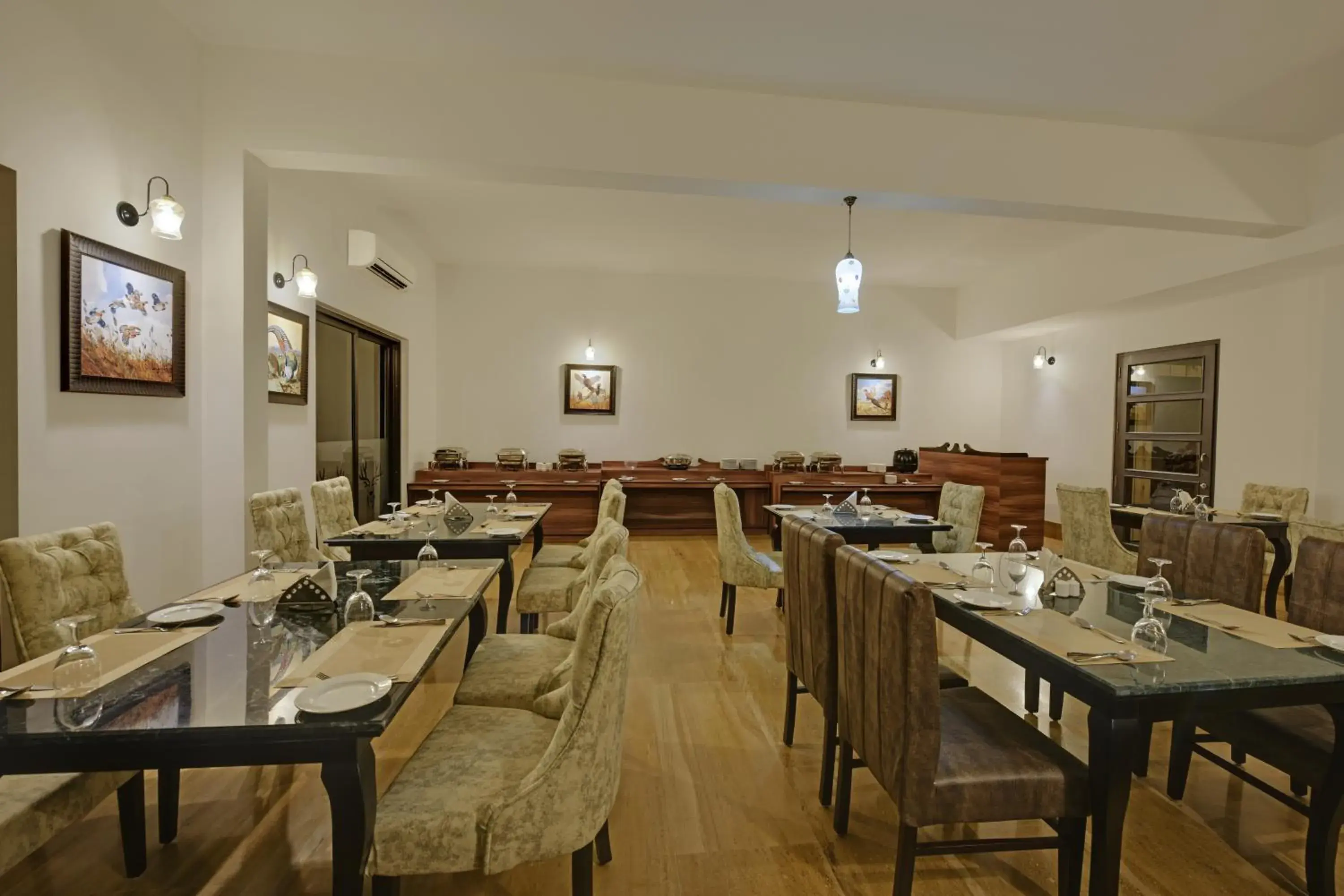 Restaurant/places to eat in The Hunting Lodge - Luxury Resort in Udaipur Restaurant/places to eat in The Hunting Lodge - Luxury Resort in Udaipur