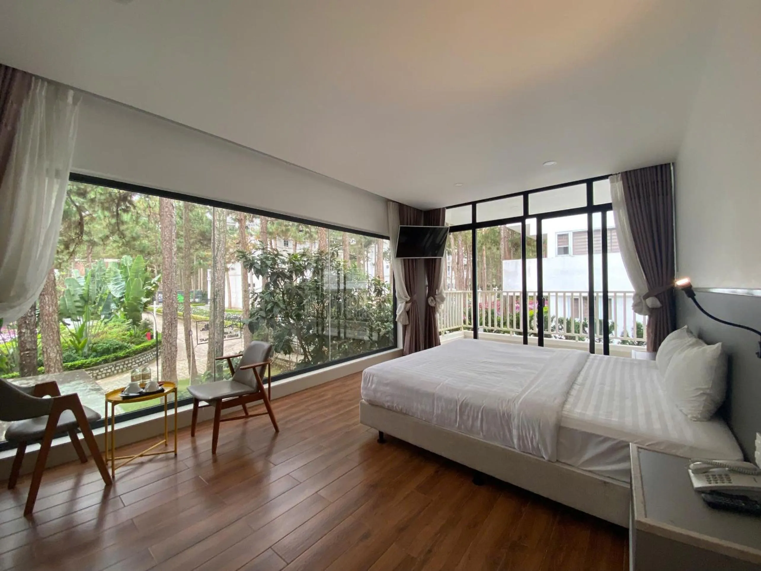 Bed in Romeo & Juliet Dalat