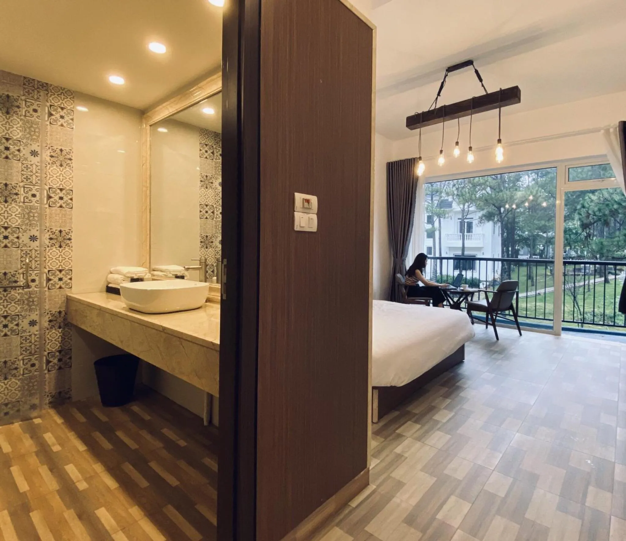 Bed in Romeo & Juliet Dalat