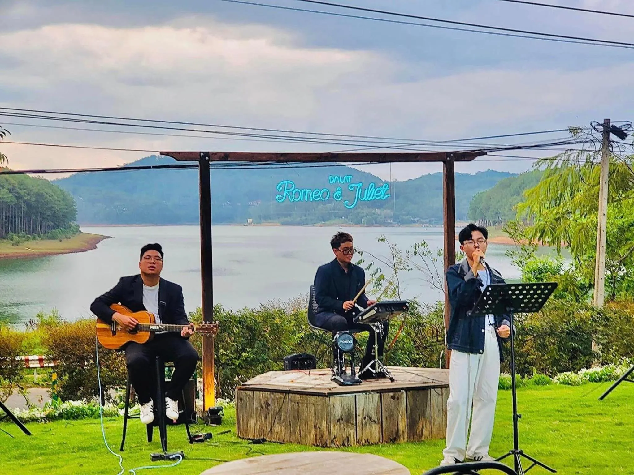 Communal lounge/ TV room in Romeo & Juliet Dalat