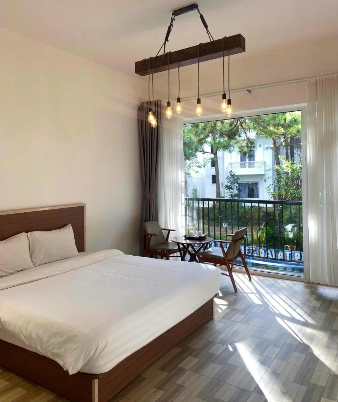 Bed in Romeo & Juliet Dalat