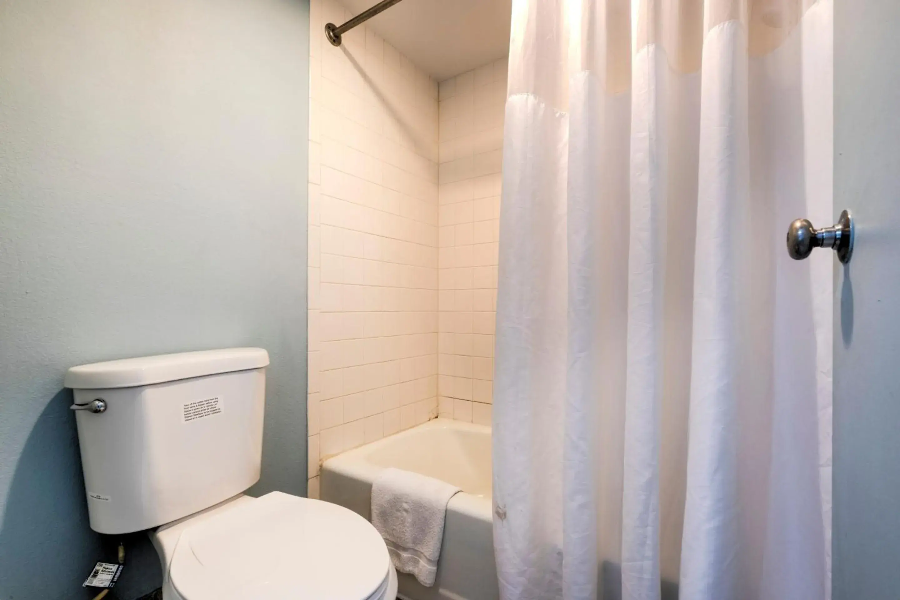 Bathroom in OYO Hotel Cleveland, TN Bathroom in OYO Hotel Cleveland, TN