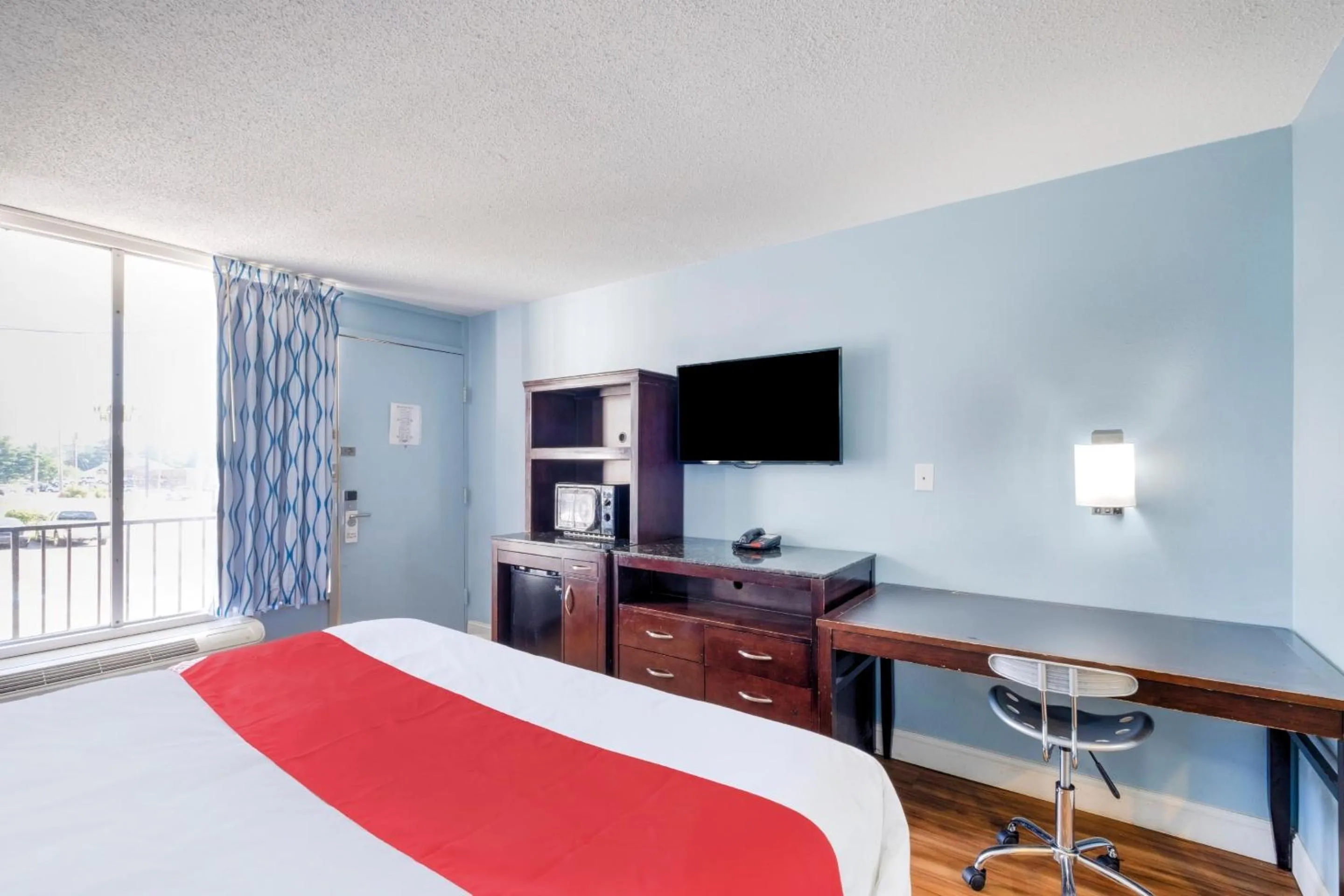 Bedroom, Bed in OYO Hotel Cleveland, TN