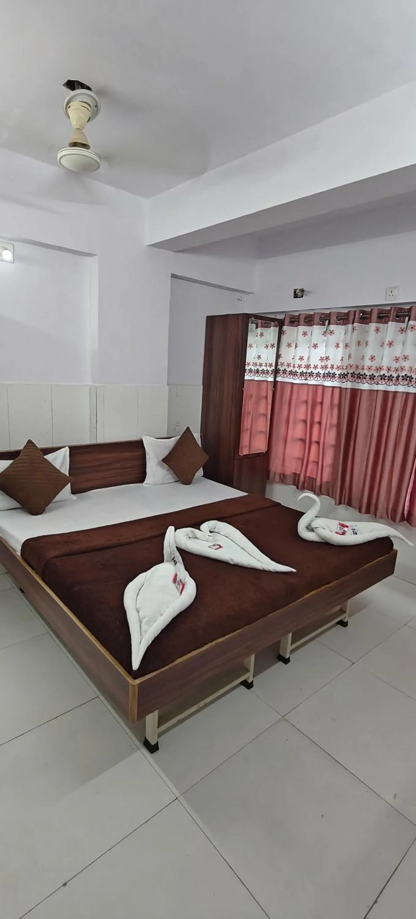 Hotel Dev Lakeview