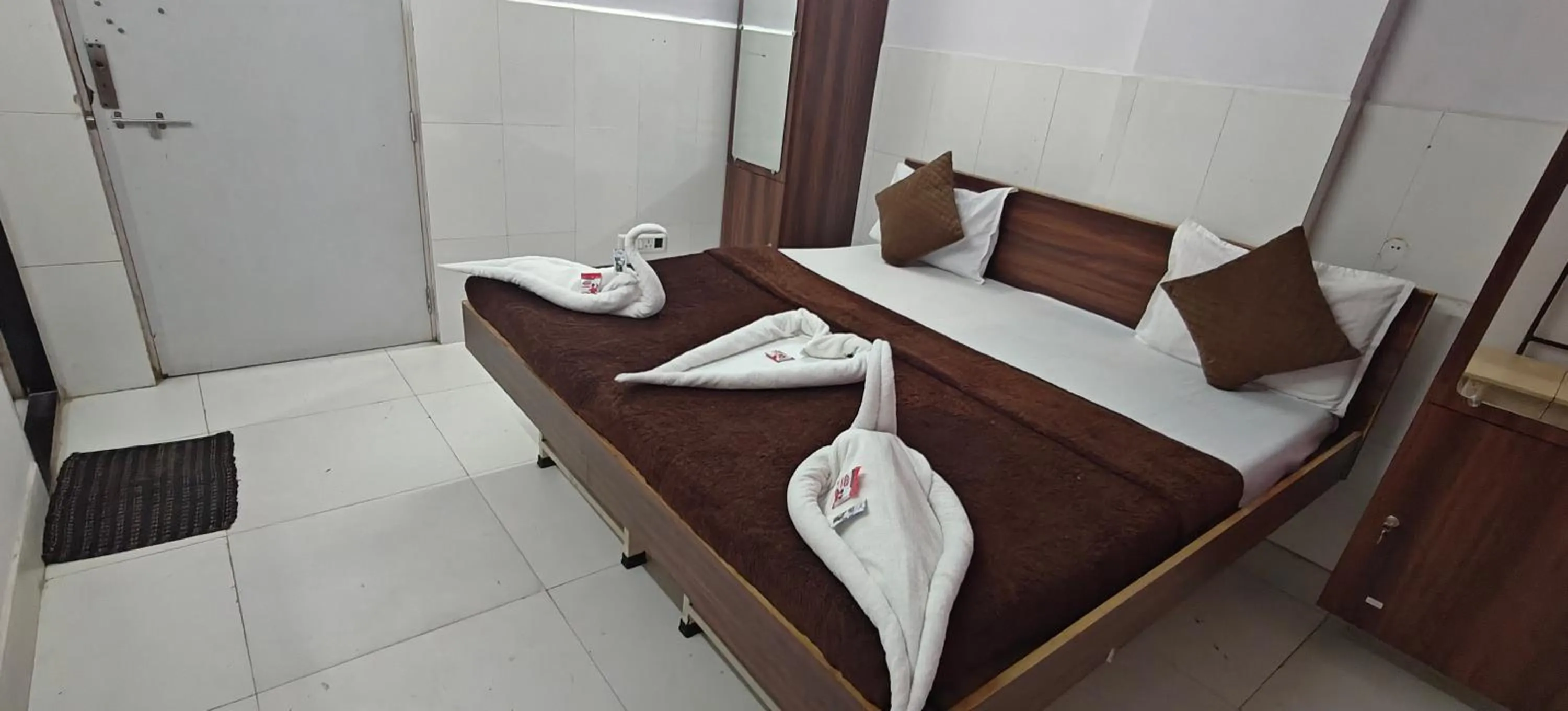 Bed in Hotel Dev Lakeview