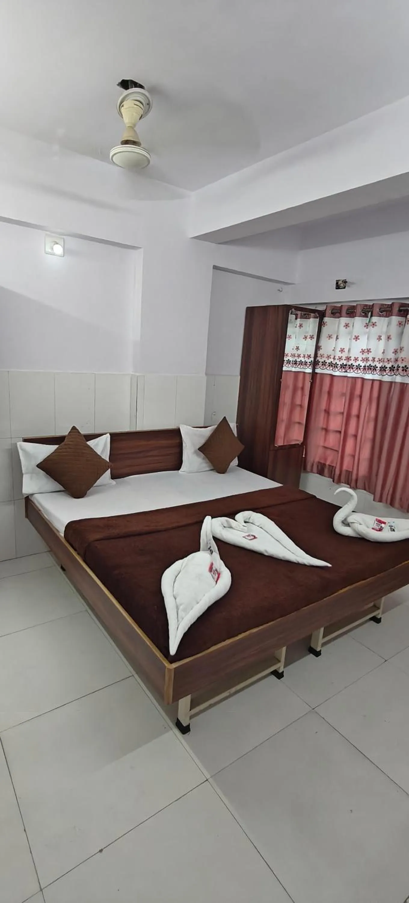 Hotel Dev Lakeview