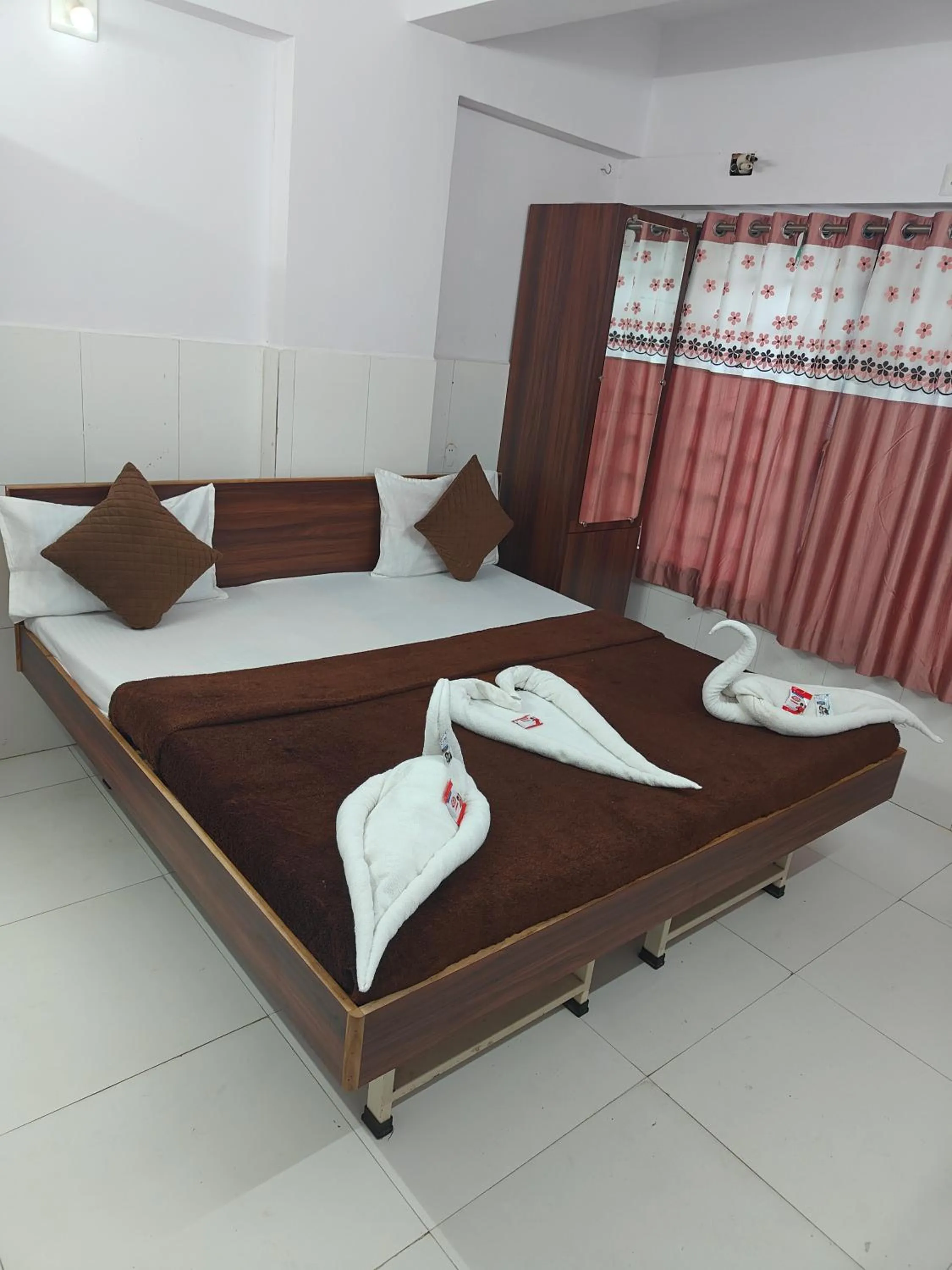 Hotel Dev Lakeview