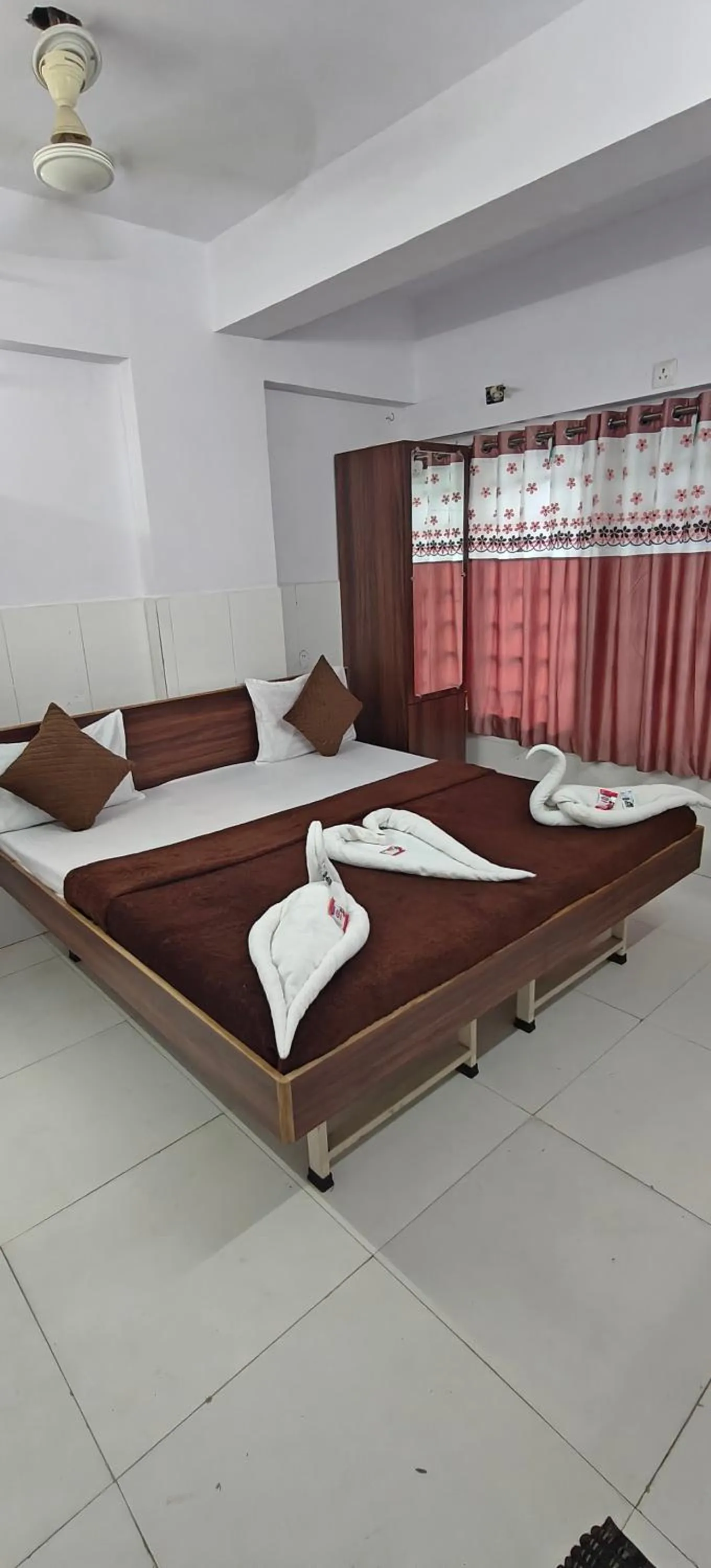 Hotel Dev Lakeview