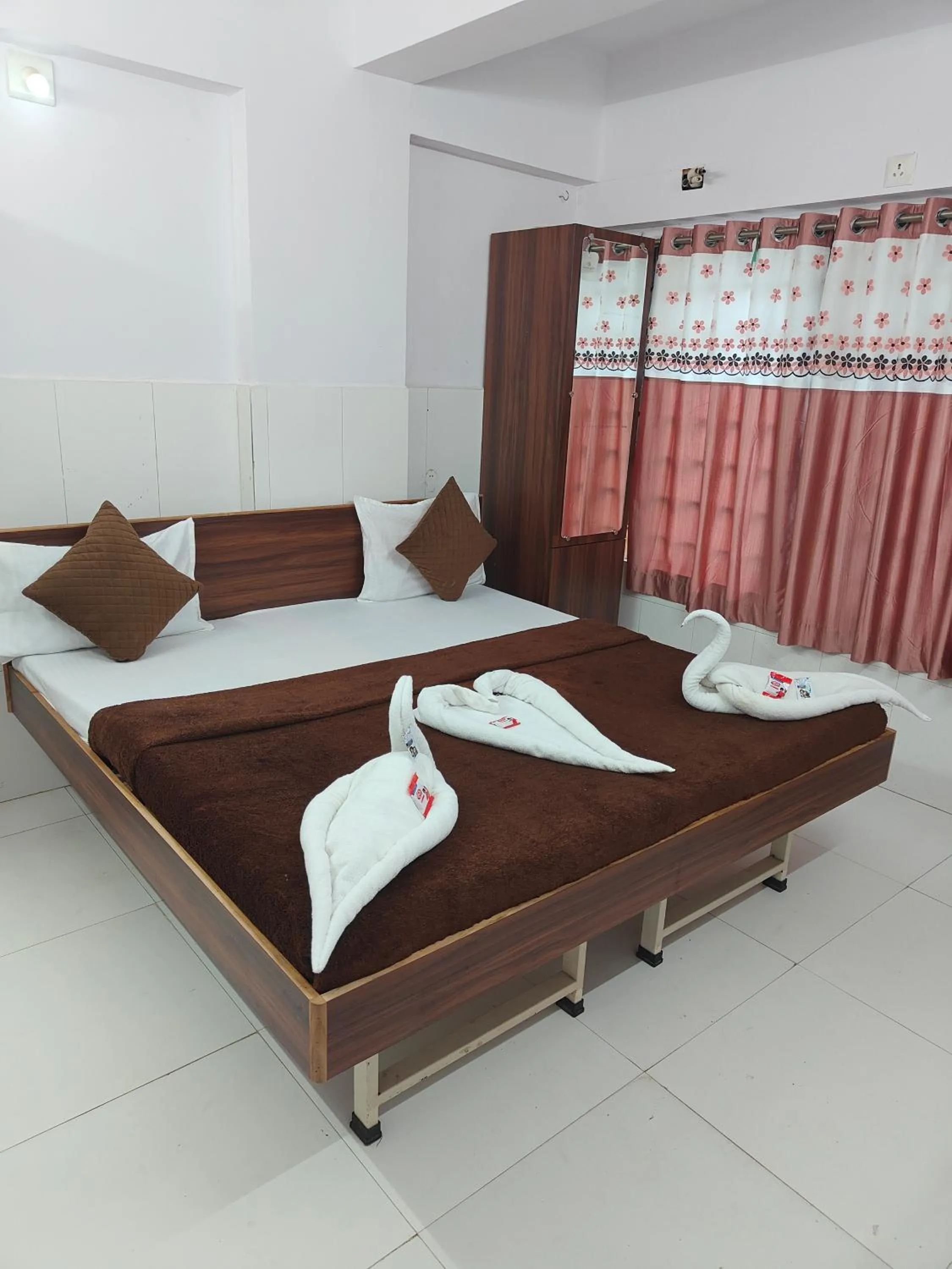 Hotel Dev Lakeview