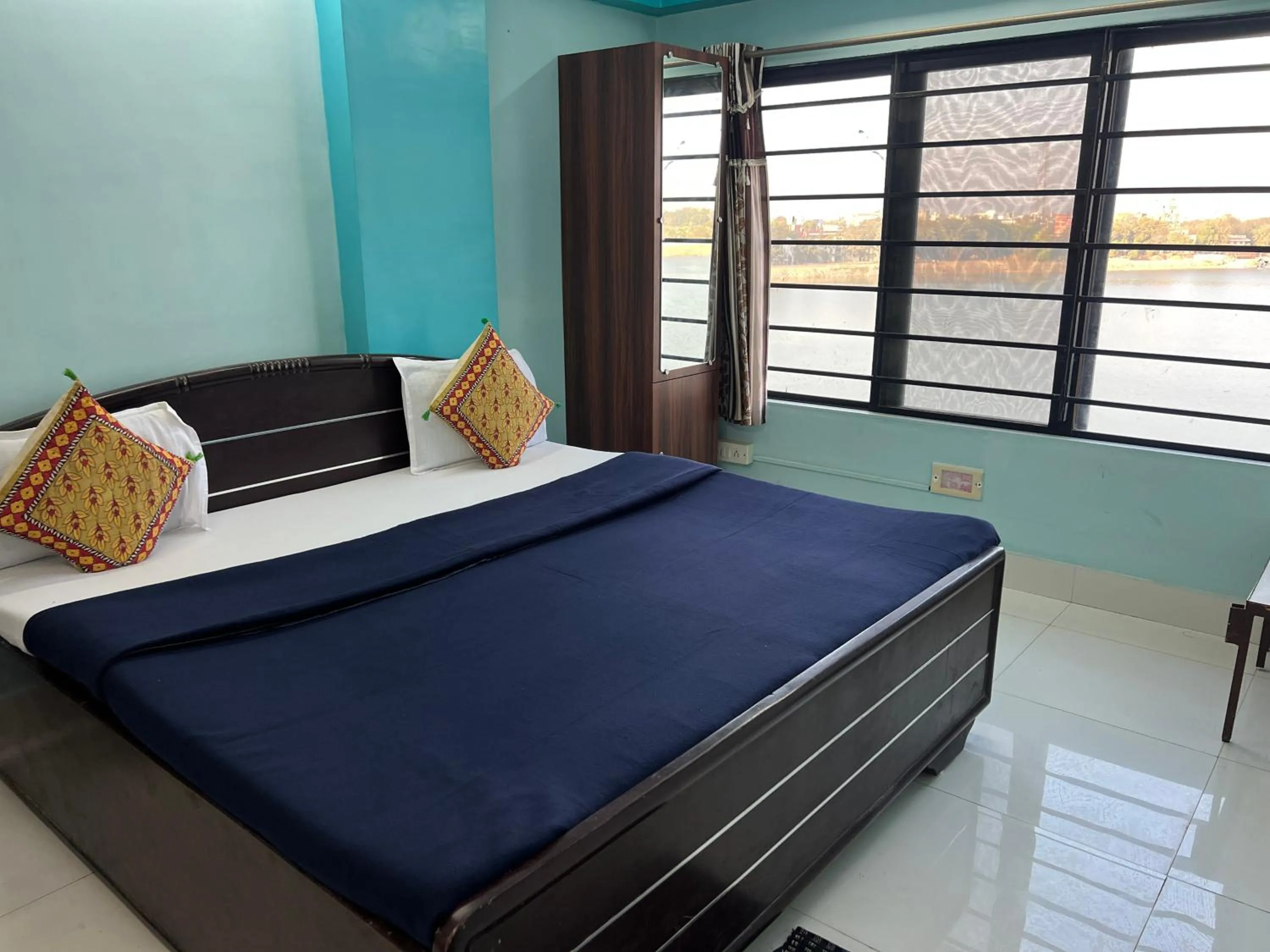 Hotel Dev Lakeview