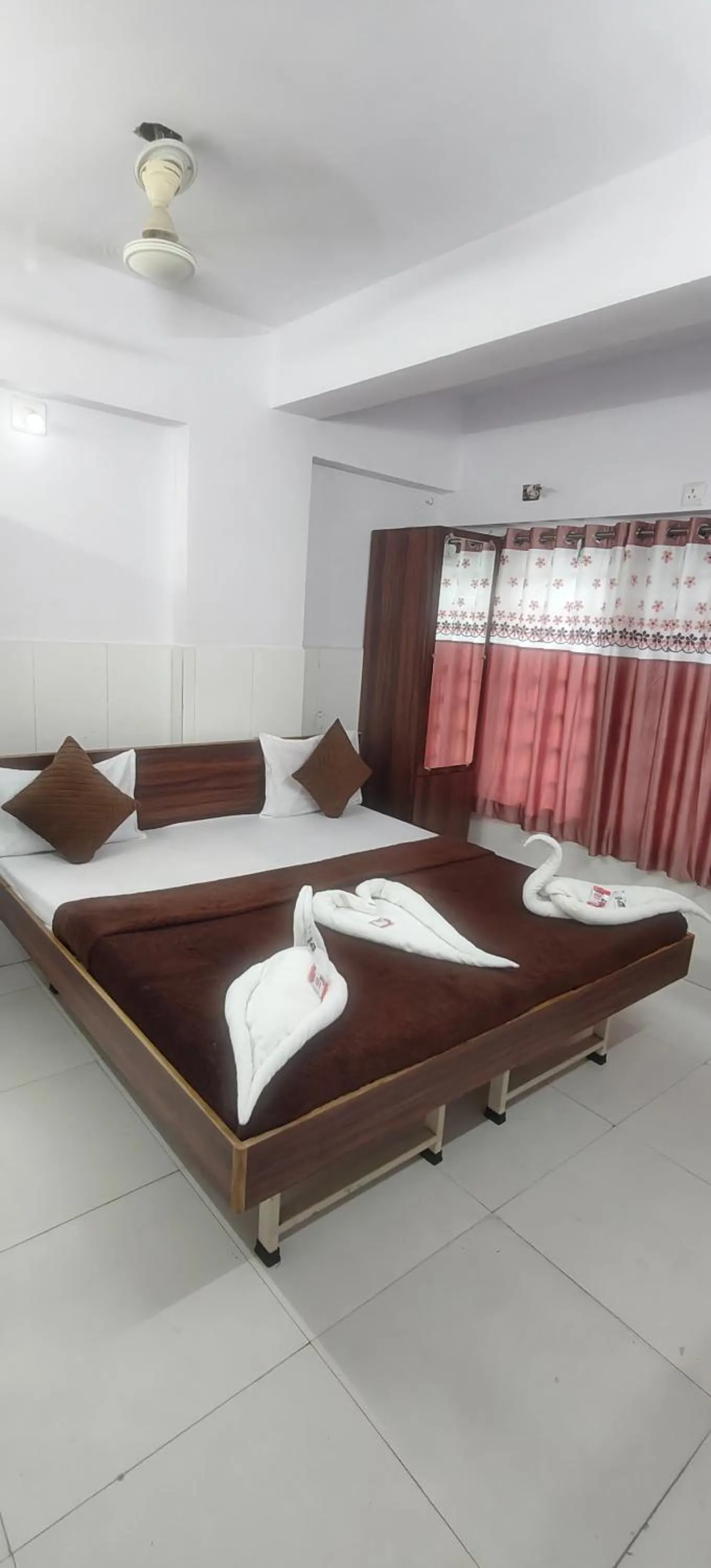 Hotel Dev Lakeview