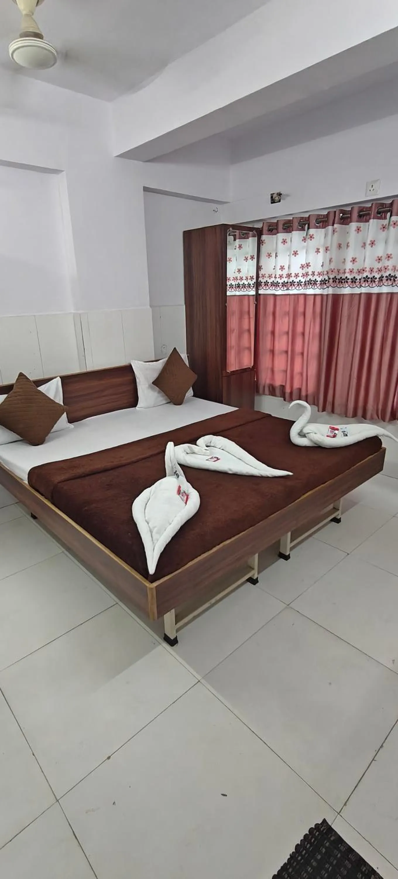 Hotel Dev Lakeview