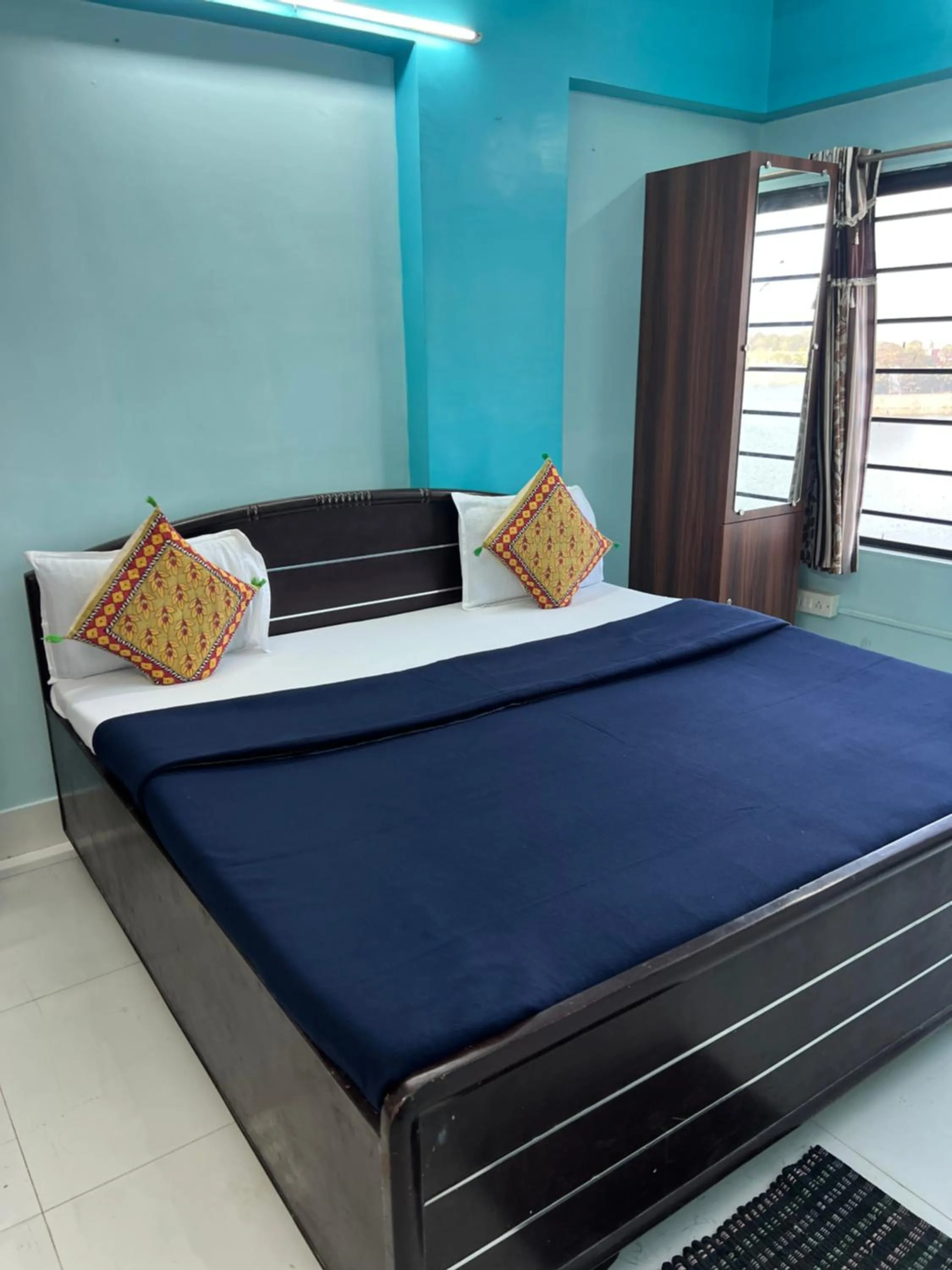 Hotel Dev Lakeview