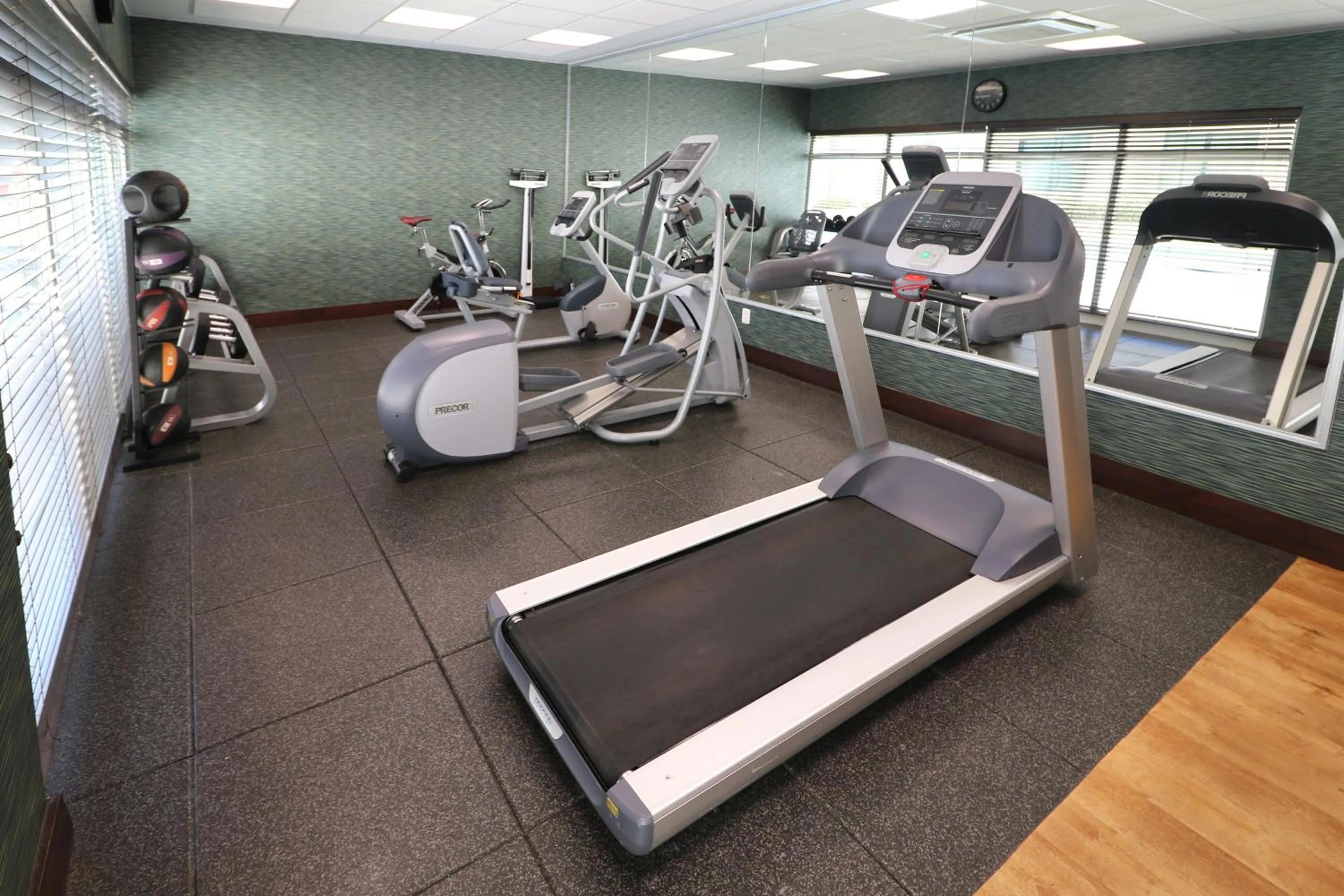 Fitness centre/facilities in Holiday Inn Hotel & Suites Hermosillo Aeropuerto by IHG