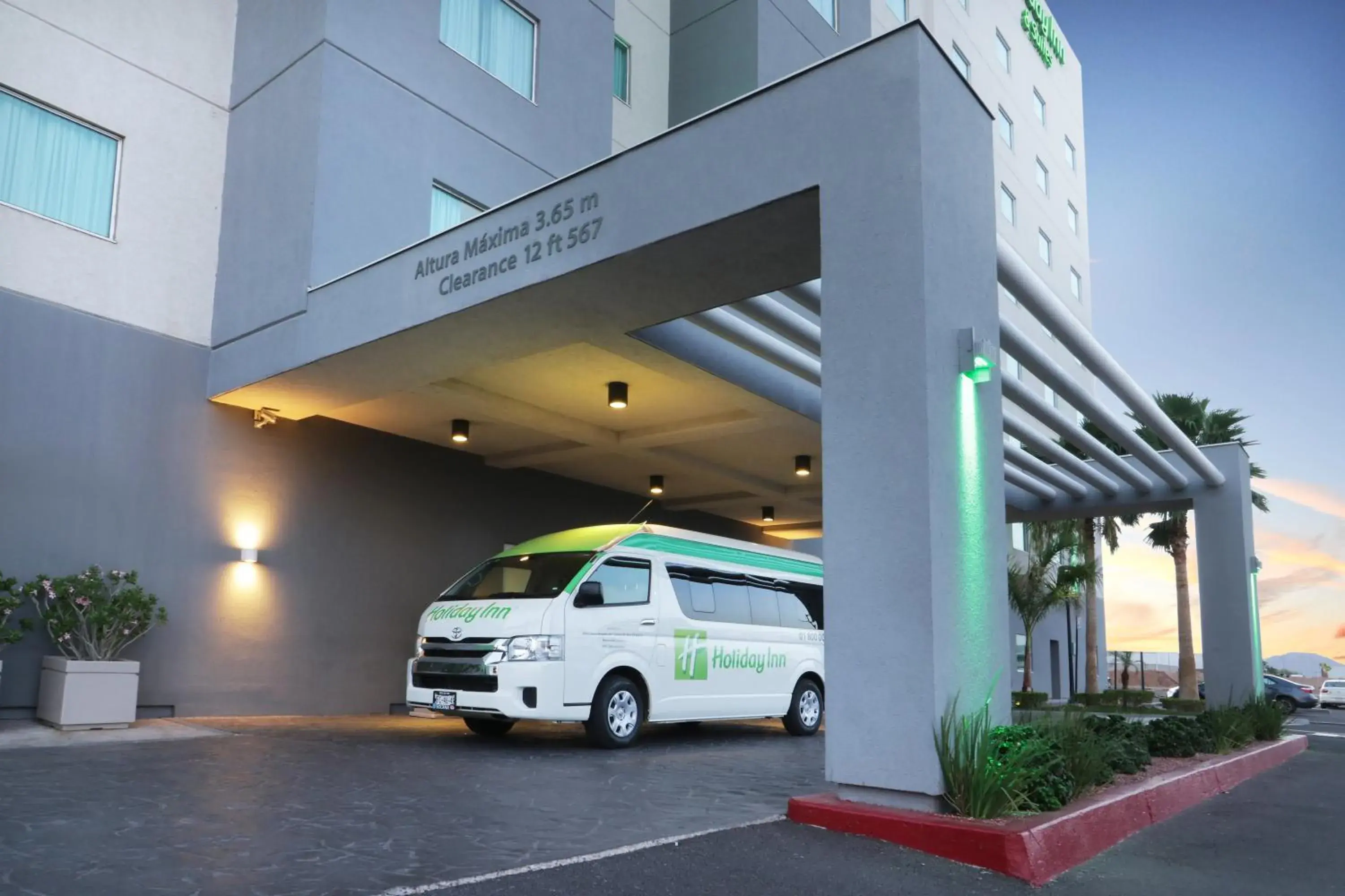 Property building in Holiday Inn Hotel & Suites Hermosillo Aeropuerto by IHG Property building in Holiday Inn Hotel & Suites Hermosillo Aeropuerto by IHG
