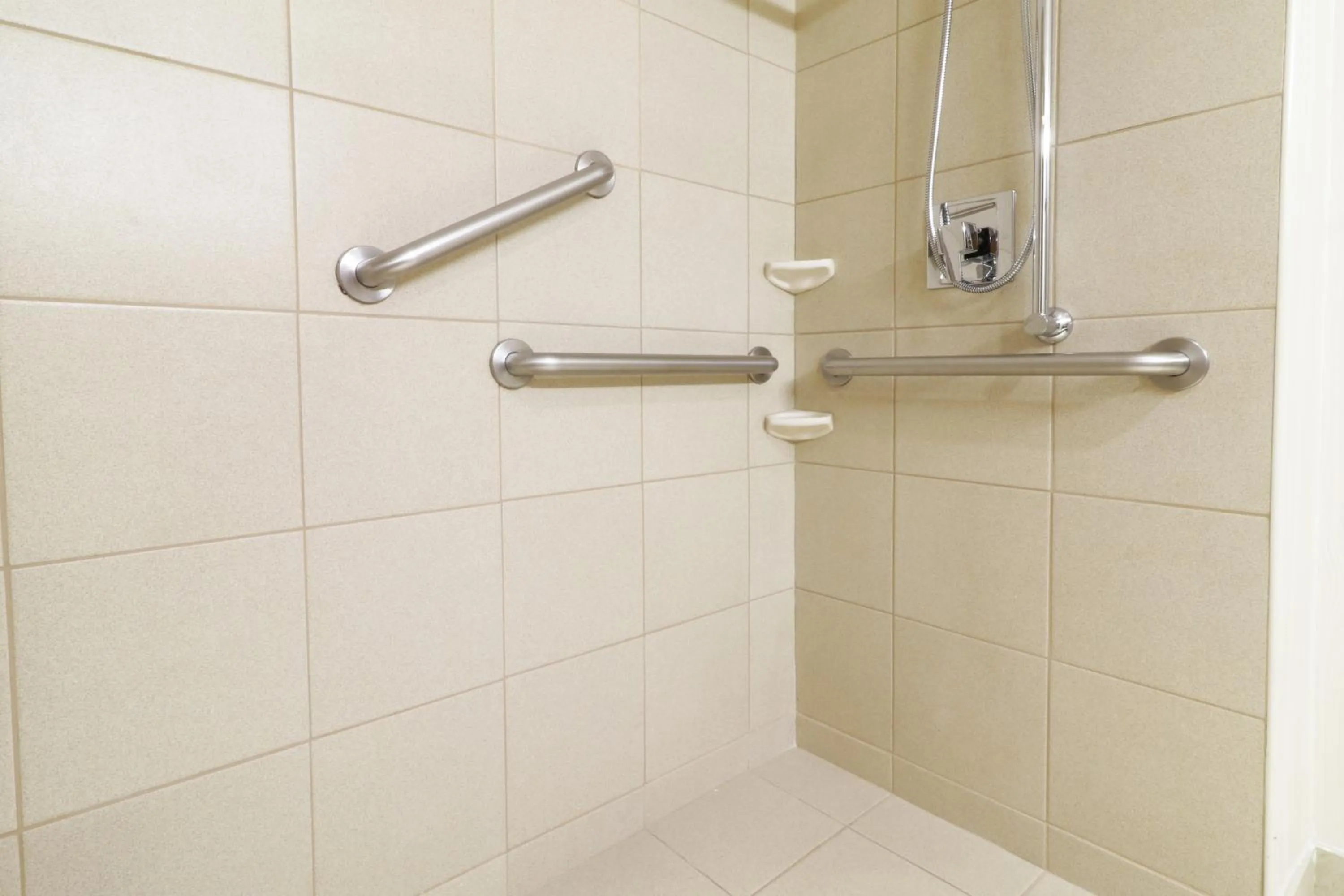 Shower in Holiday Inn Hotel & Suites Hermosillo Aeropuerto by IHG