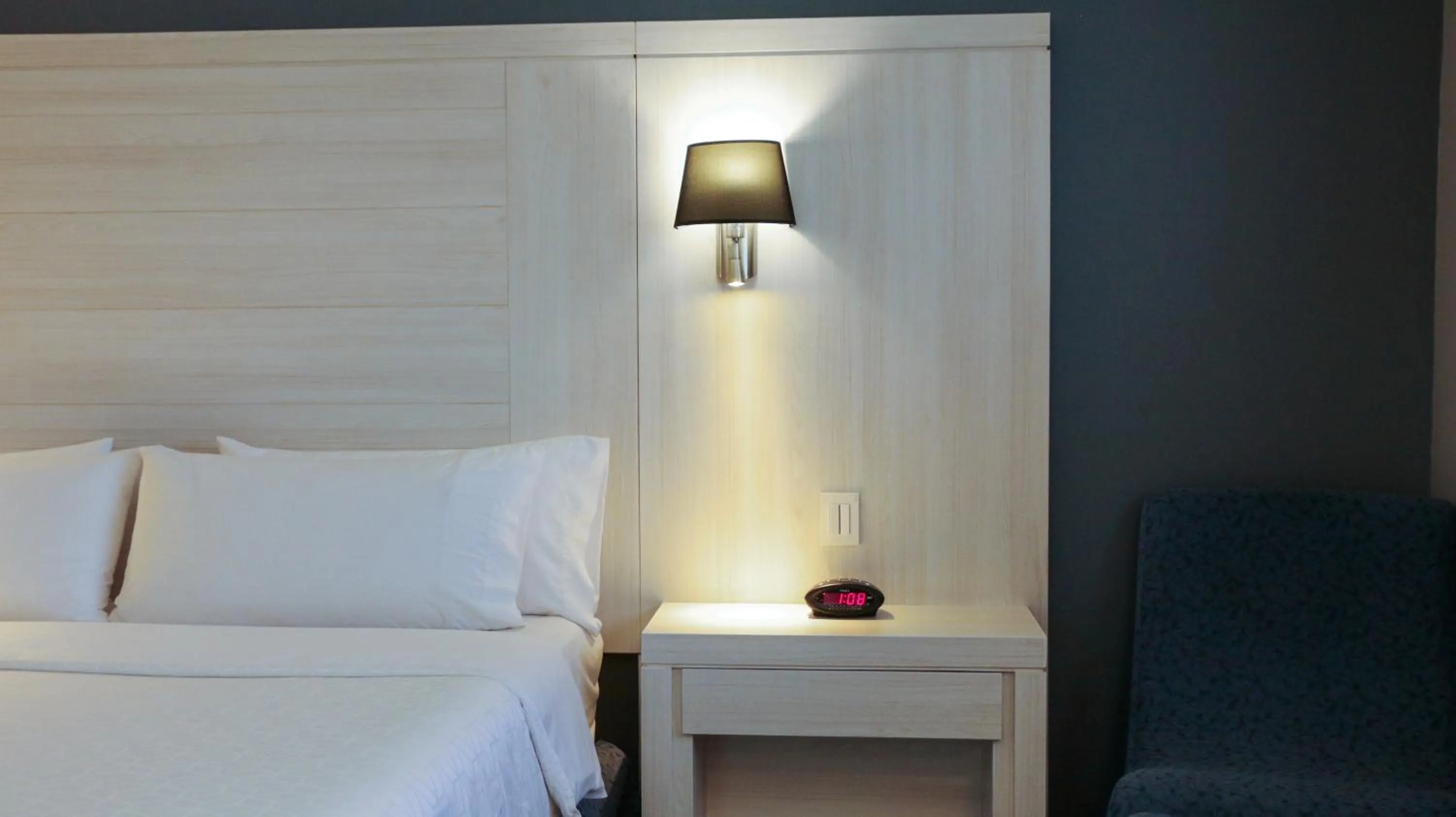 Property building, Bed in Holiday Inn Express Pachuca by IHG