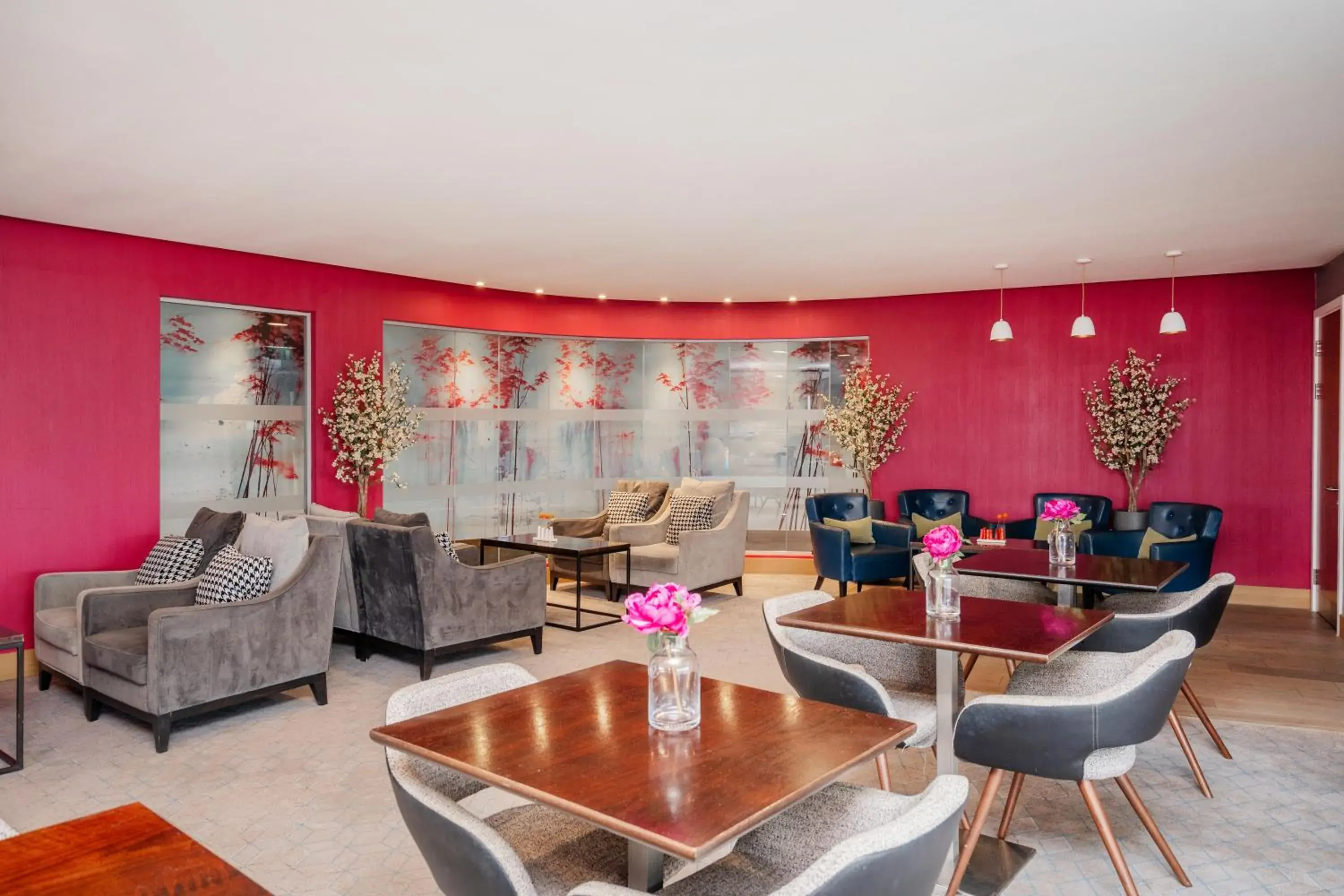 Lounge or bar in Crowne Plaza Newcastle - Stephenson Quarter by IHG Lounge or bar in Crowne Plaza Newcastle - Stephenson Quarter by IHG